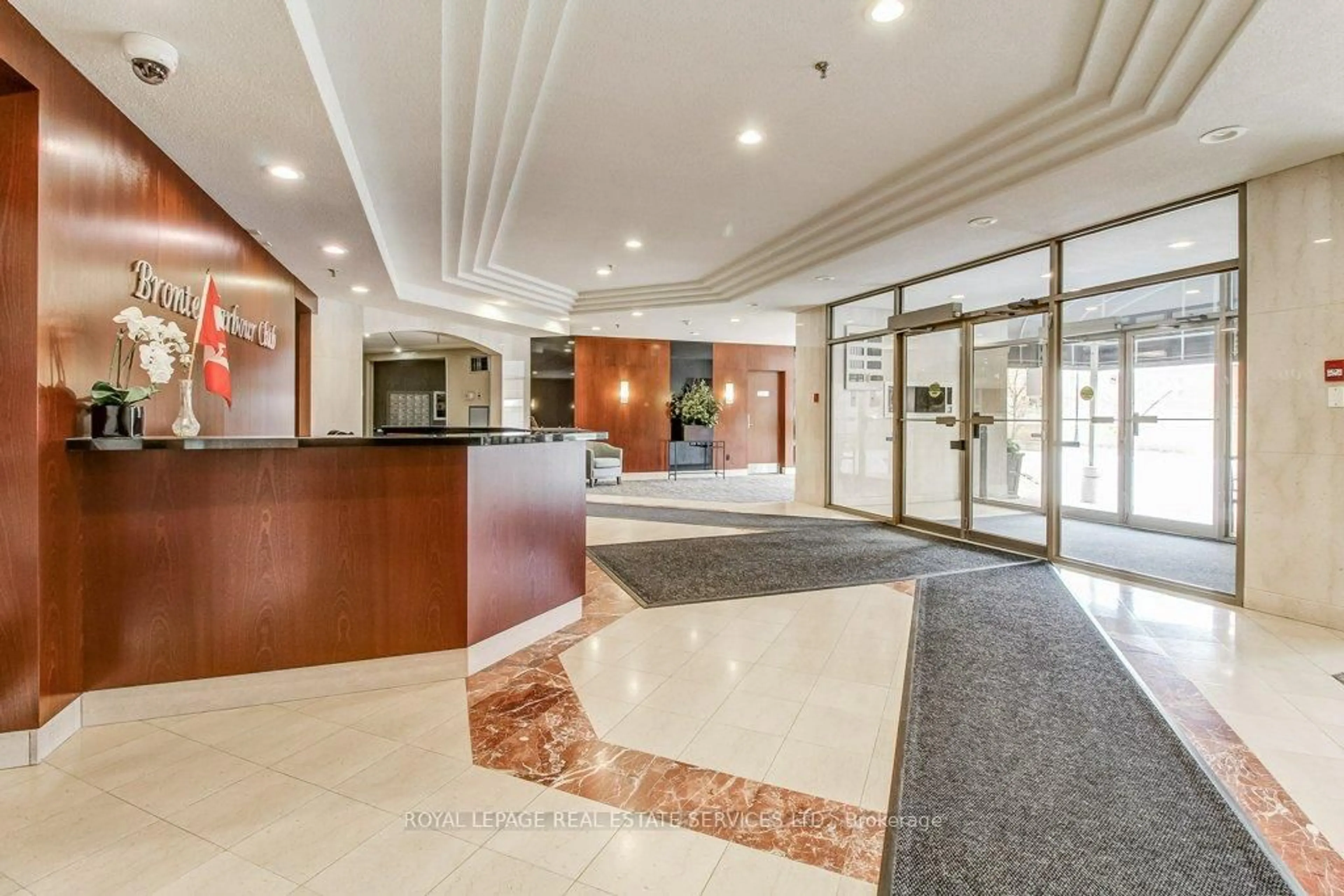 Lobby for 2511 Lakeshore Rd #415, Oakville Ontario L6L 6L9