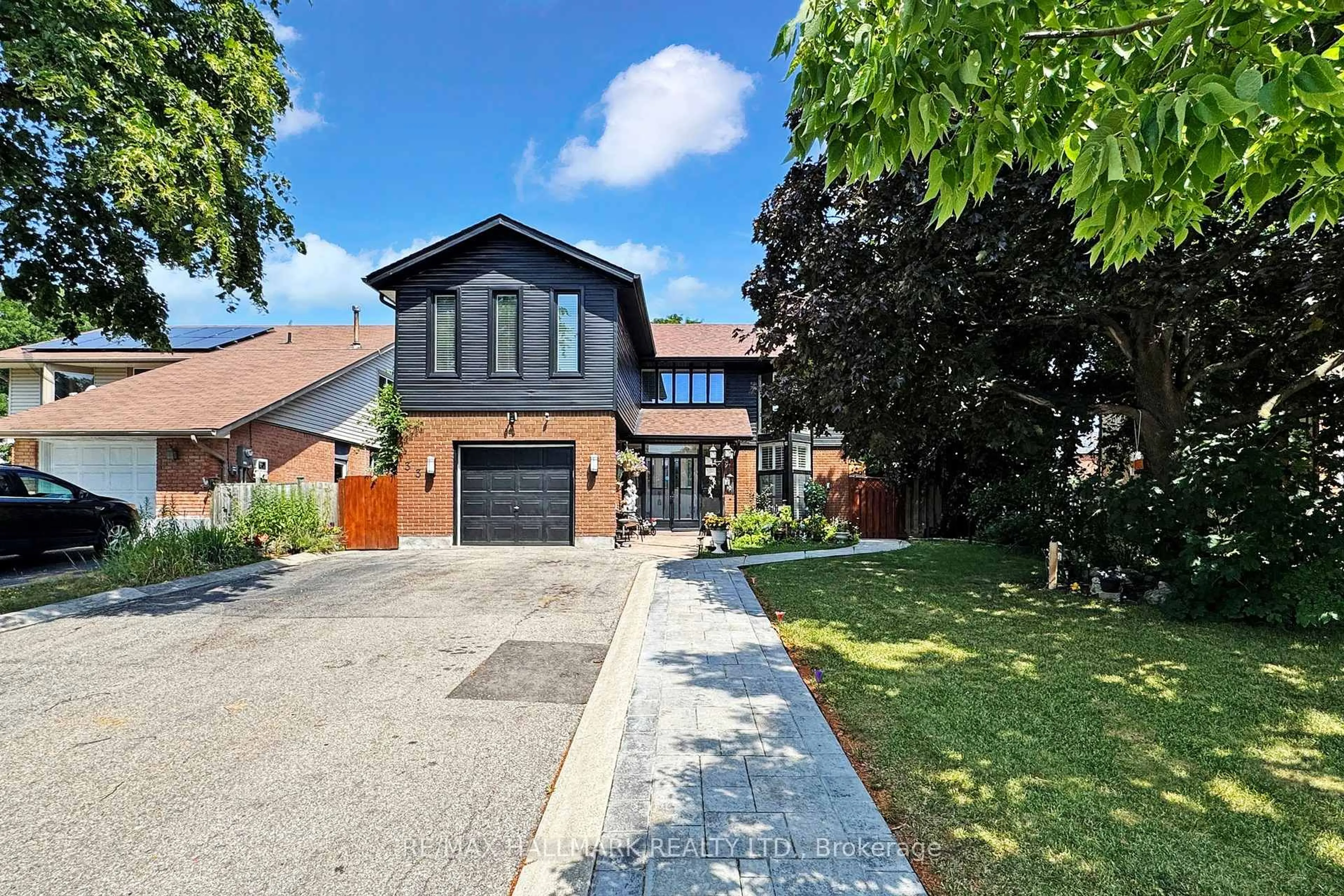 Home with brick exterior material, street for 33 Parkside Dr, Brampton Ontario L6Y 2H2