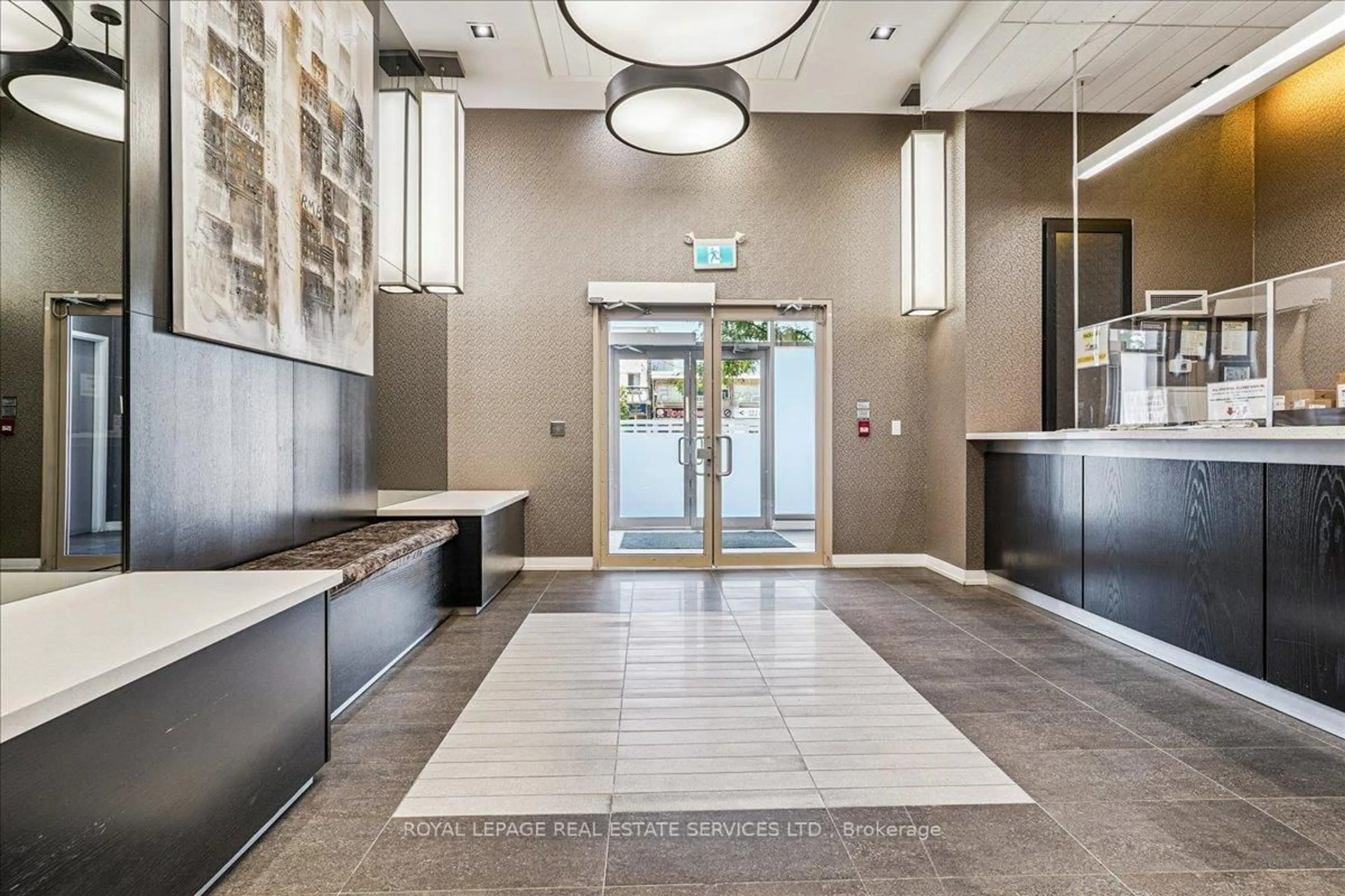 Indoor foyer for 5101 Dundas St #503, Toronto Ontario M9A 1C1