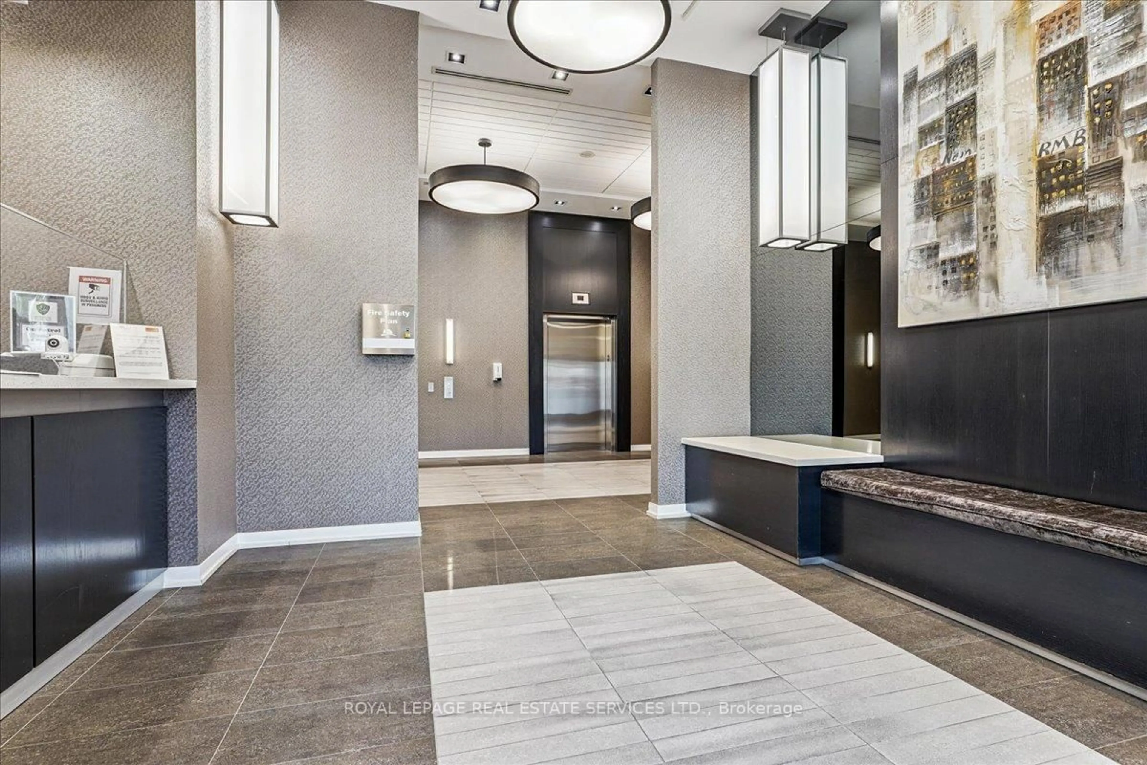 Indoor foyer for 5101 Dundas St #503, Toronto Ontario M9A 1C1