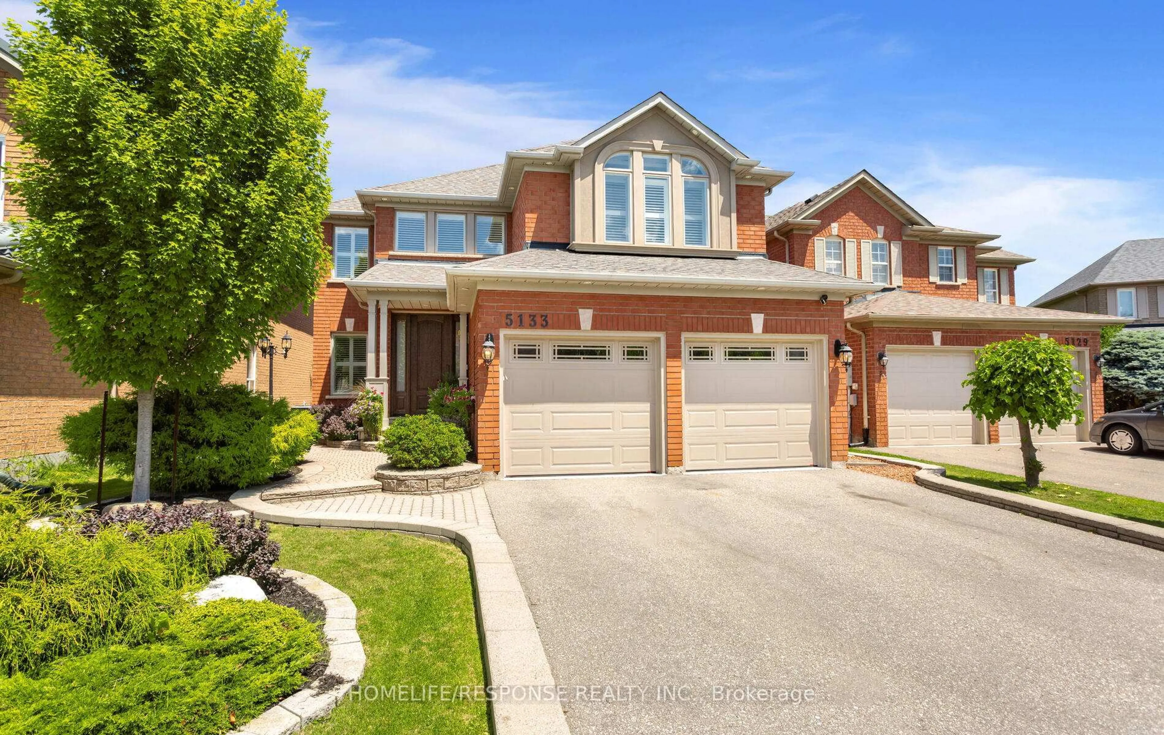 Home with brick exterior material, street for 5133 PARKPLACE Circ, Mississauga Ontario L5V 2M1