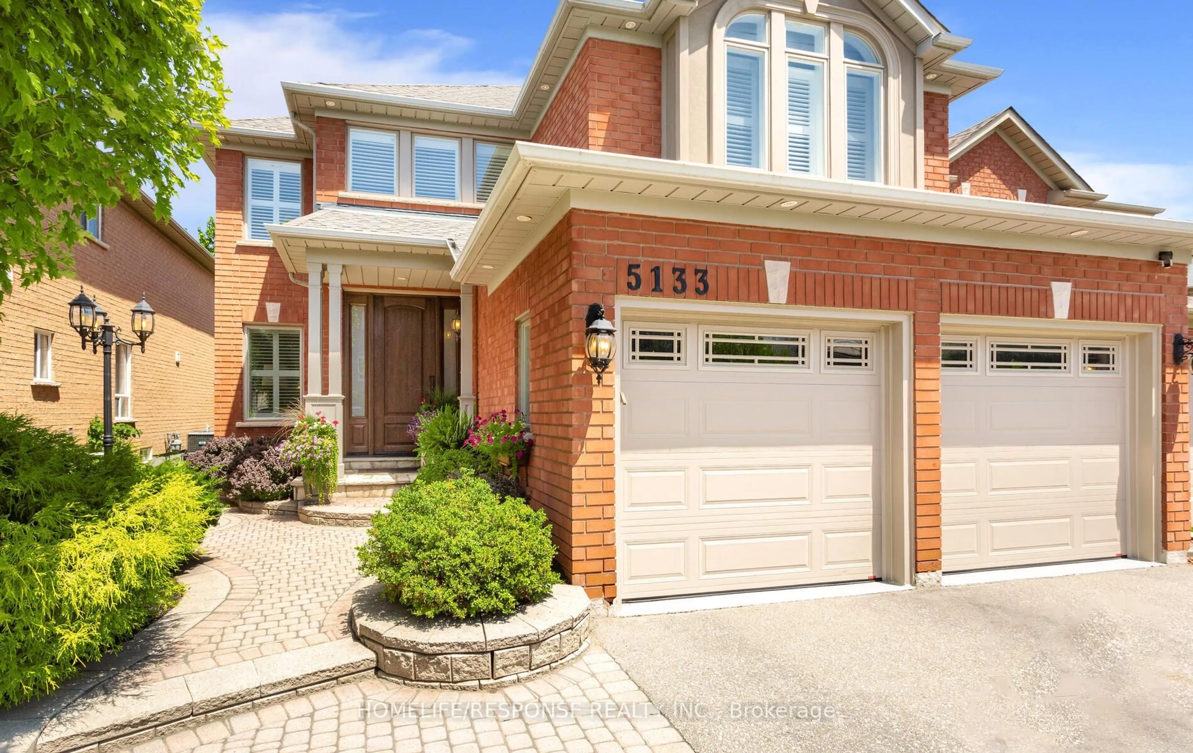 Home with brick exterior material, street for 5133 PARKPLACE Circ, Mississauga Ontario L5V 2M1