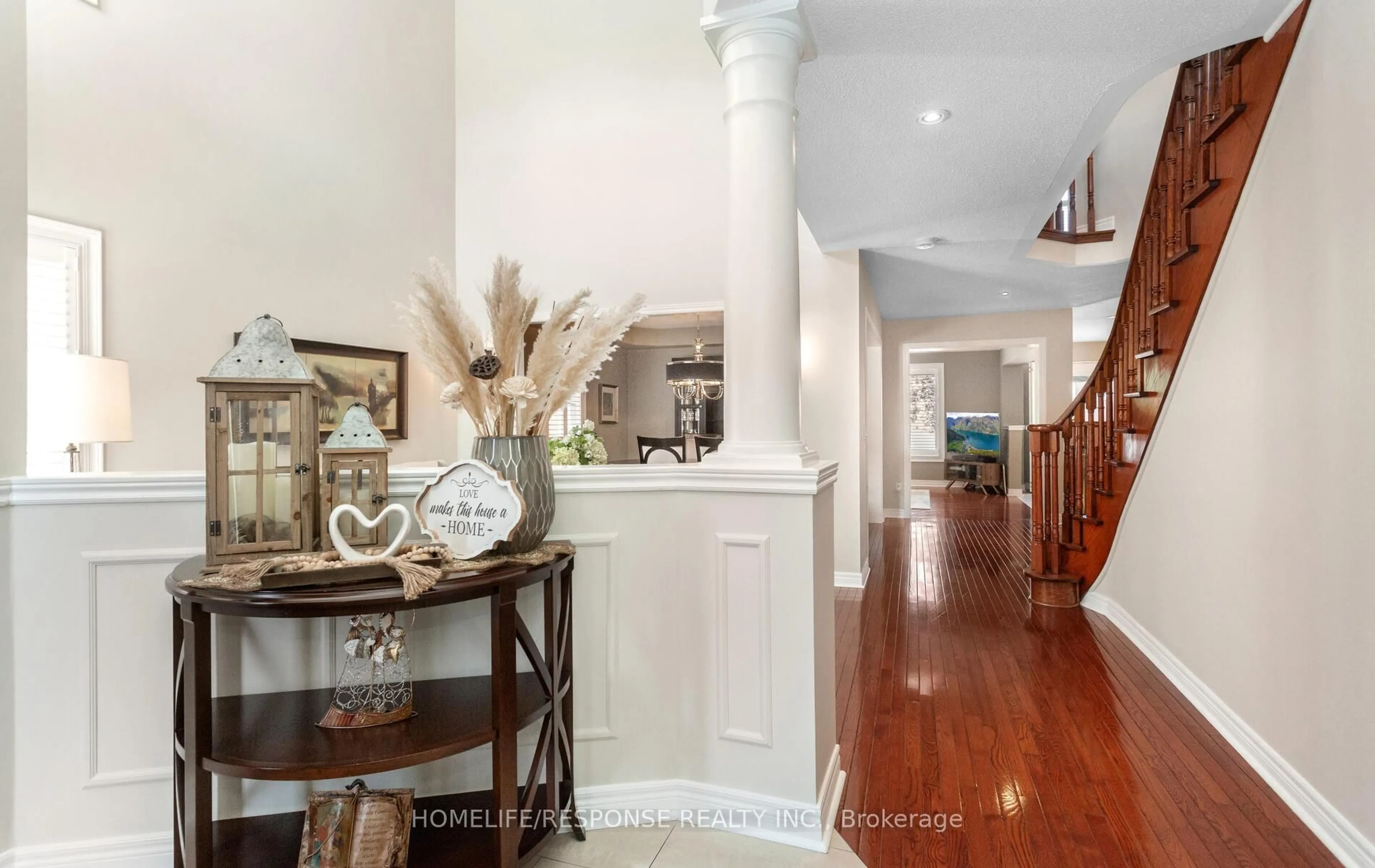 Indoor entryway for 5133 PARKPLACE Circ, Mississauga Ontario L5V 2M1
