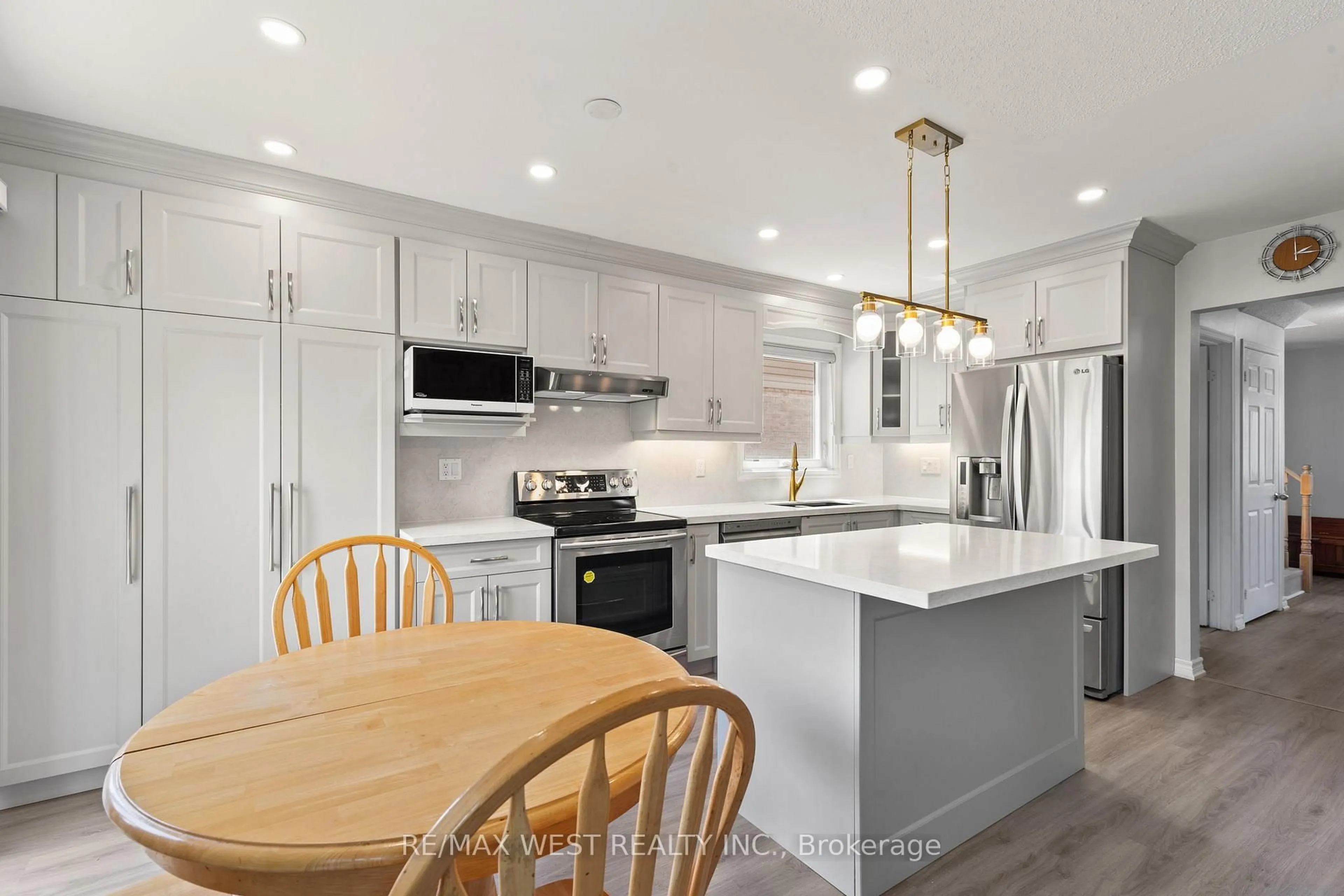 Open concept kitchen, unknown for 10 Horsham St, Brampton Ontario L6X 3R5