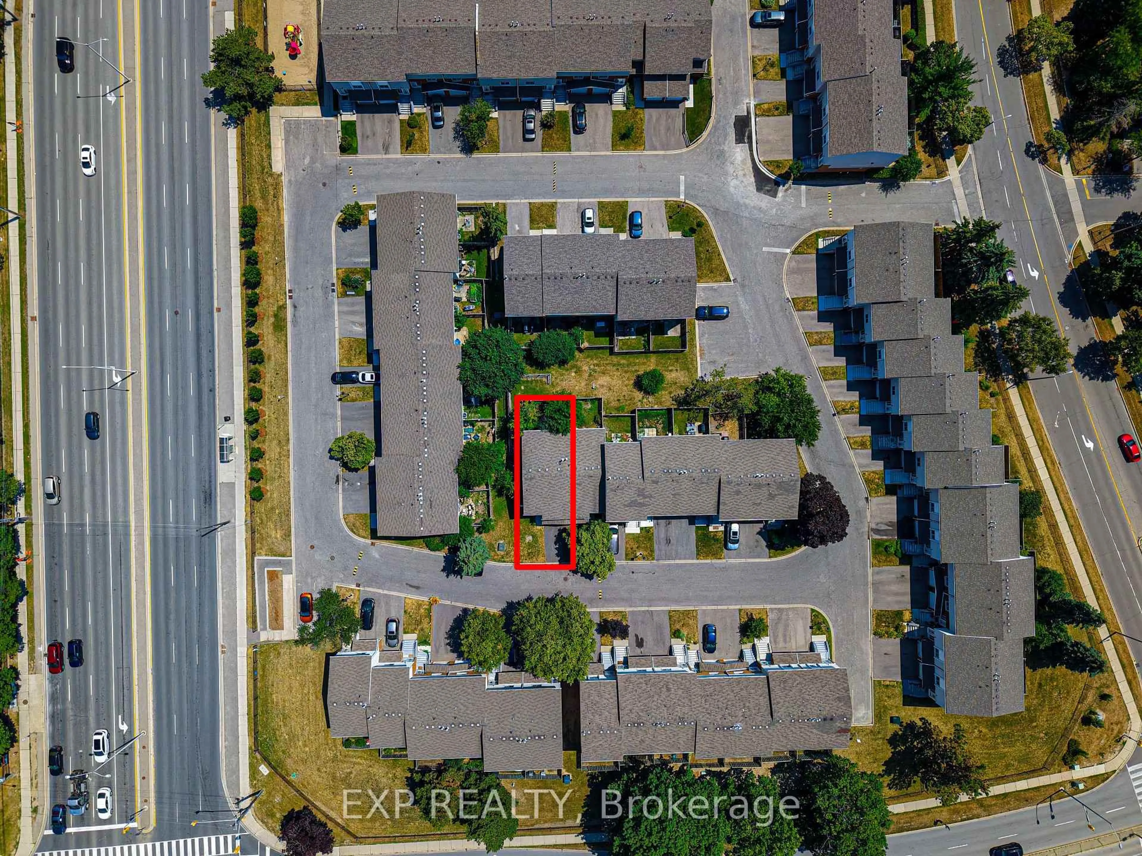 A pic from outside/outdoor area/front of a property/back of a property/a pic from drone, street for 56 Franklin Crt, Brampton Ontario L6T 3Z1