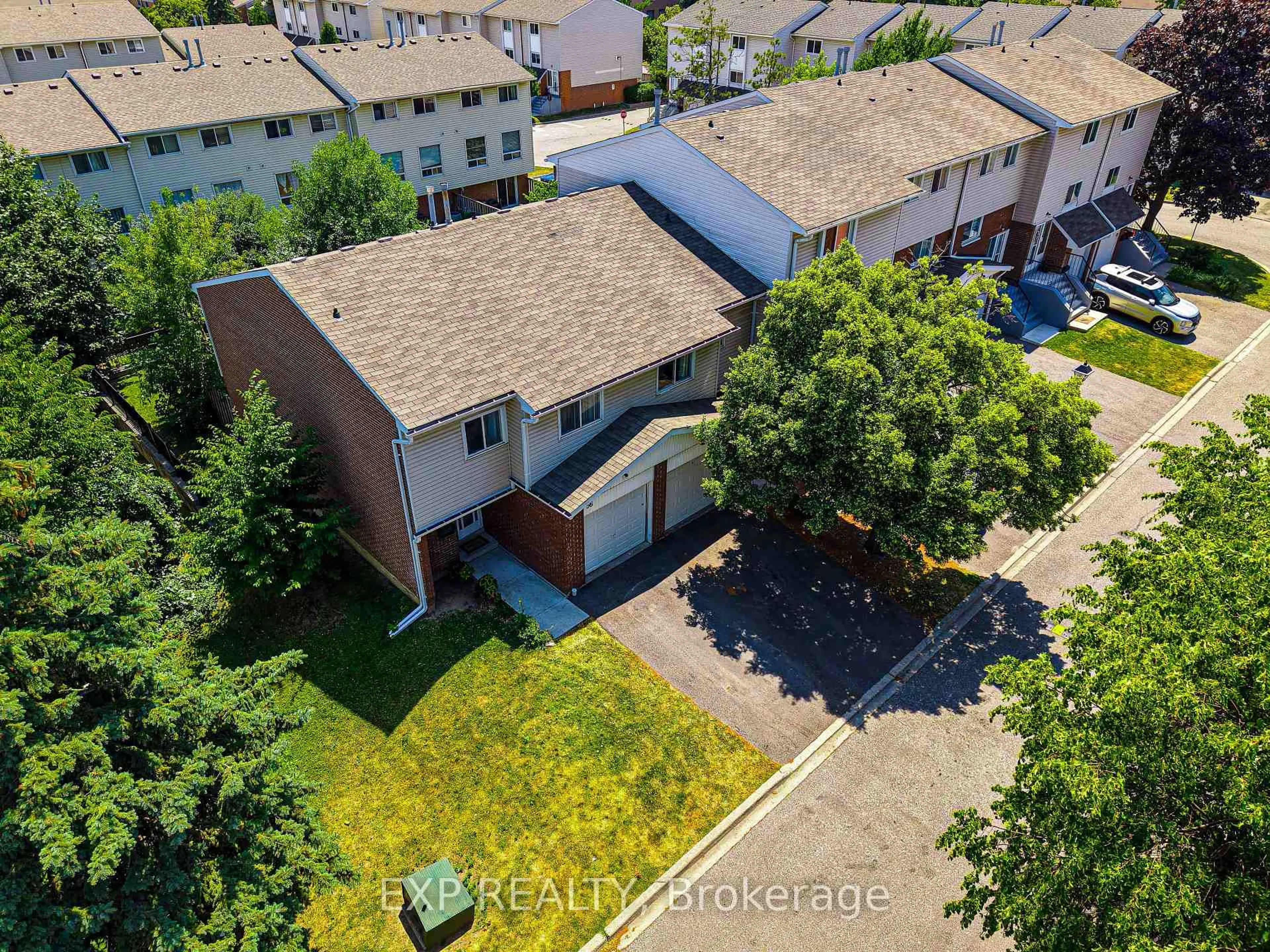 A pic from outside/outdoor area/front of a property/back of a property/a pic from drone, street for 56 Franklin Crt, Brampton Ontario L6T 3Z1