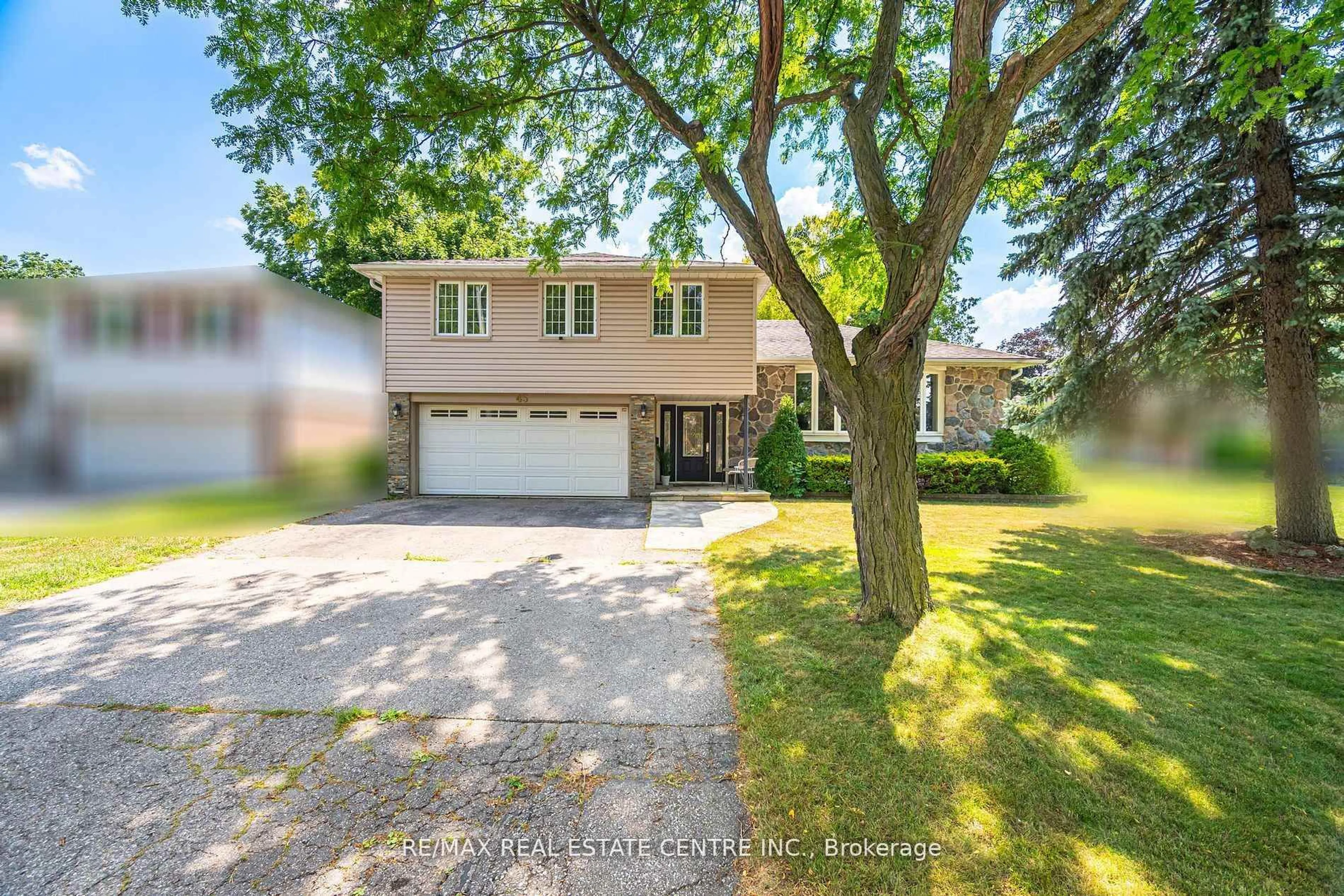 Unknown for 45 Core Cres, Brampton Ontario L6W 2G6