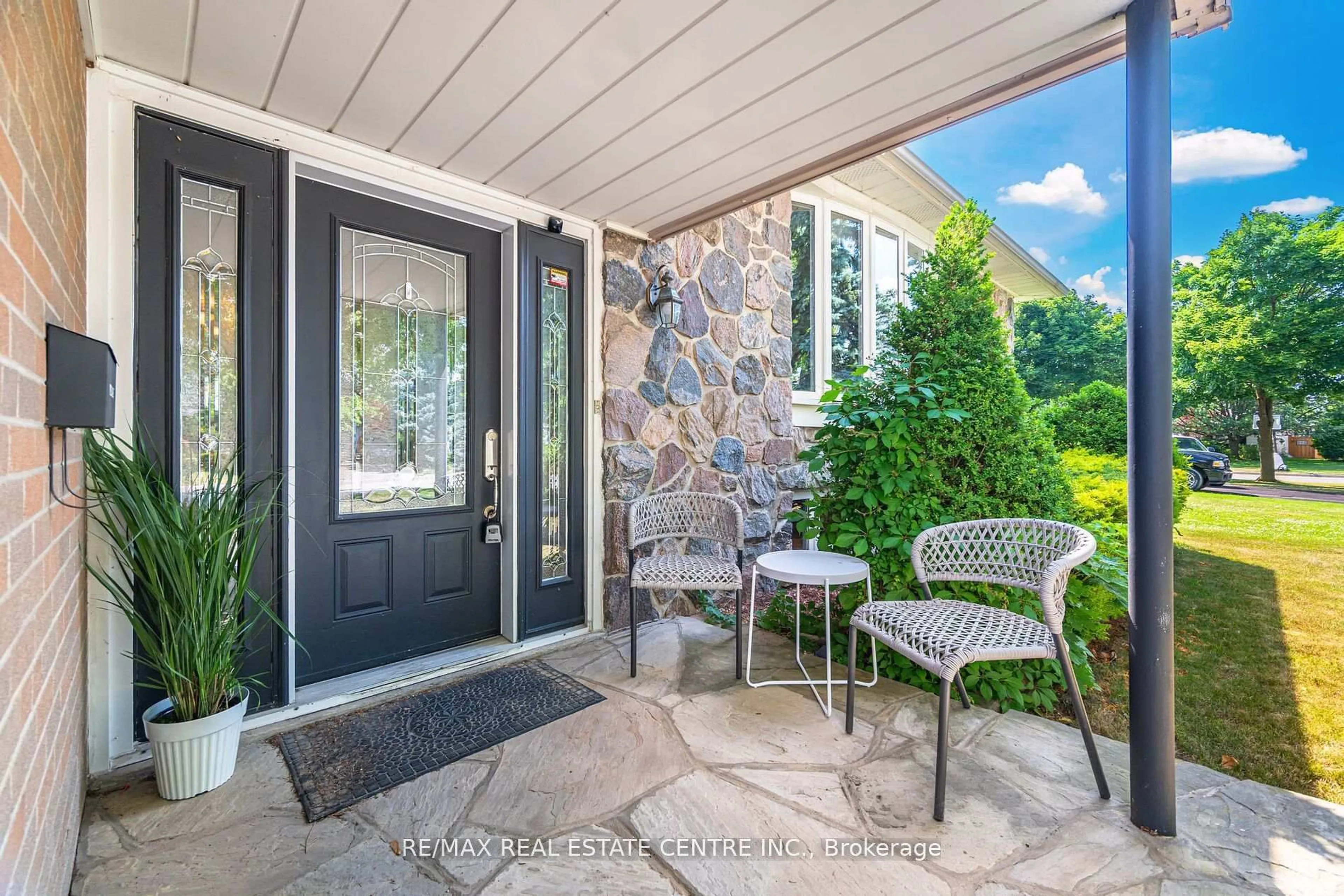 Indoor entryway for 45 Core Cres, Brampton Ontario L6W 2G6