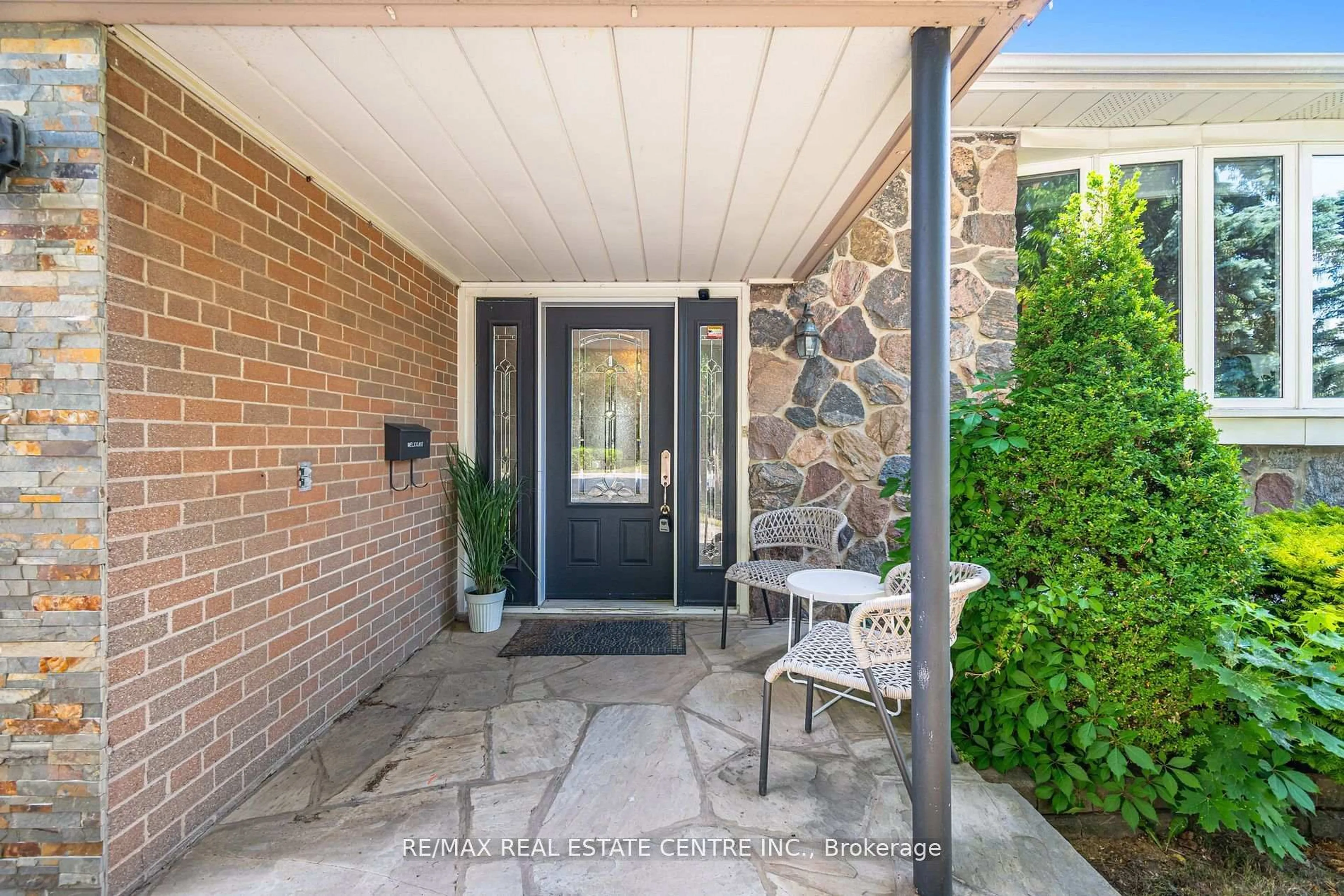 Indoor entryway for 45 Core Cres, Brampton Ontario L6W 2G6