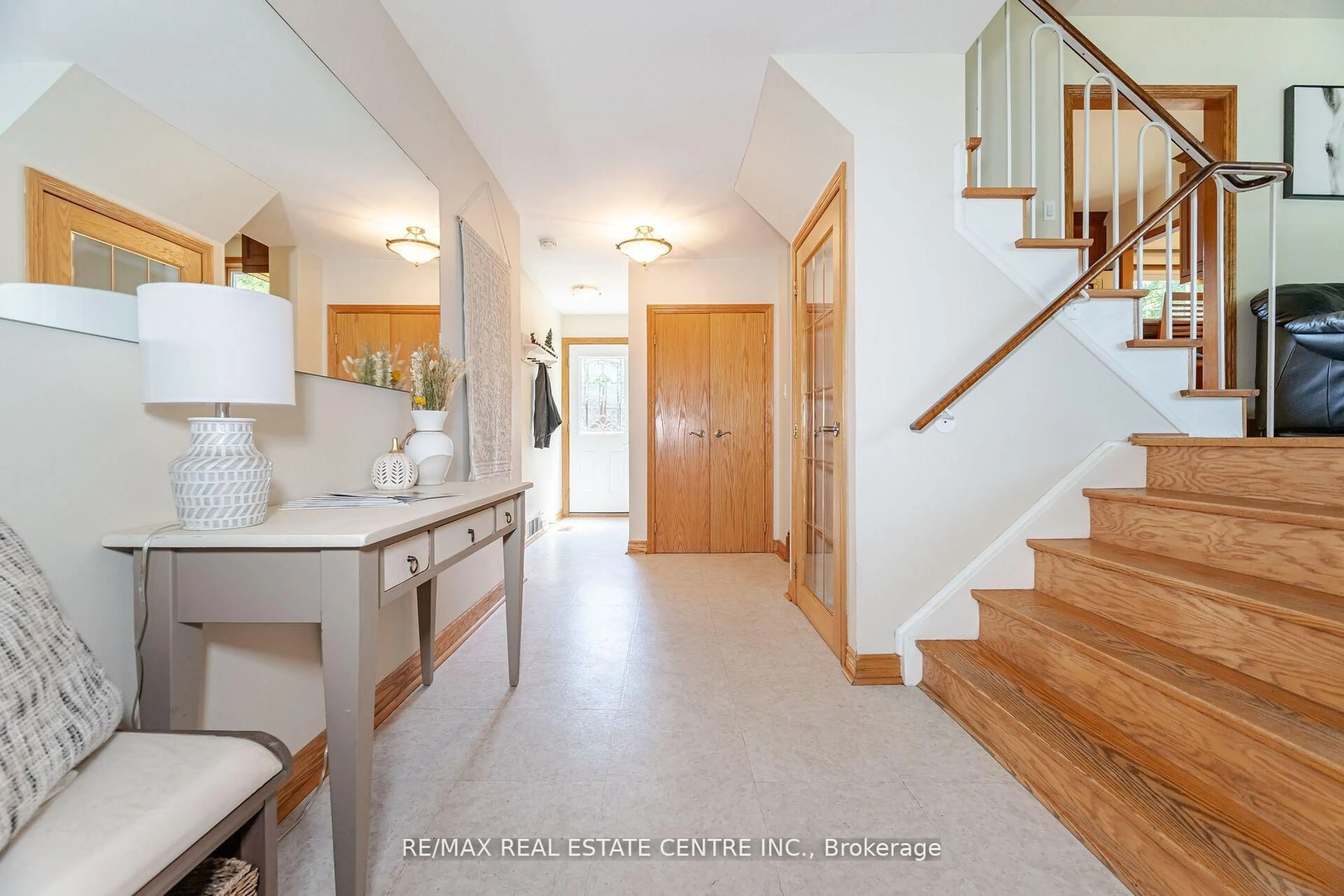 Indoor entryway for 45 Core Cres, Brampton Ontario L6W 2G6