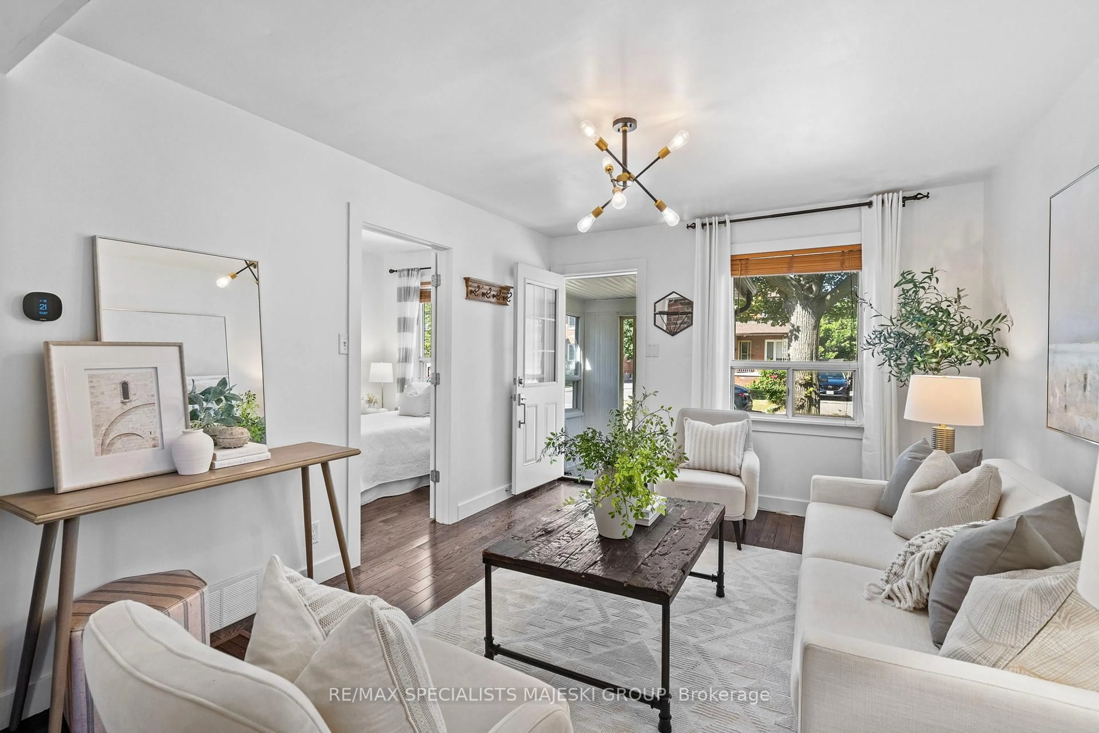 Living room with furniture, unknown for 26 Alan Ave, Toronto Ontario M8Z 3Y4