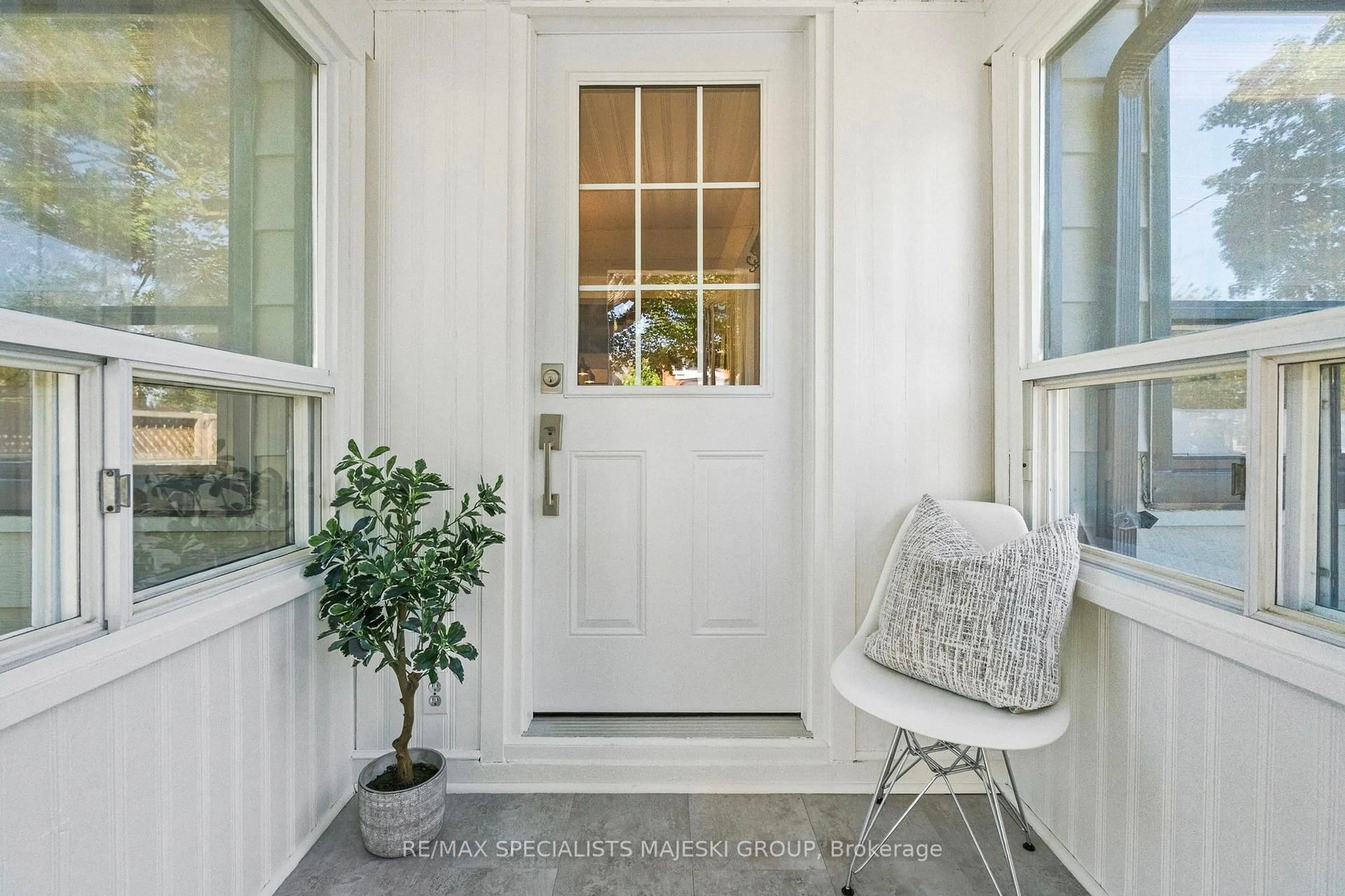 Indoor entryway for 26 Alan Ave, Toronto Ontario M8Z 3Y4