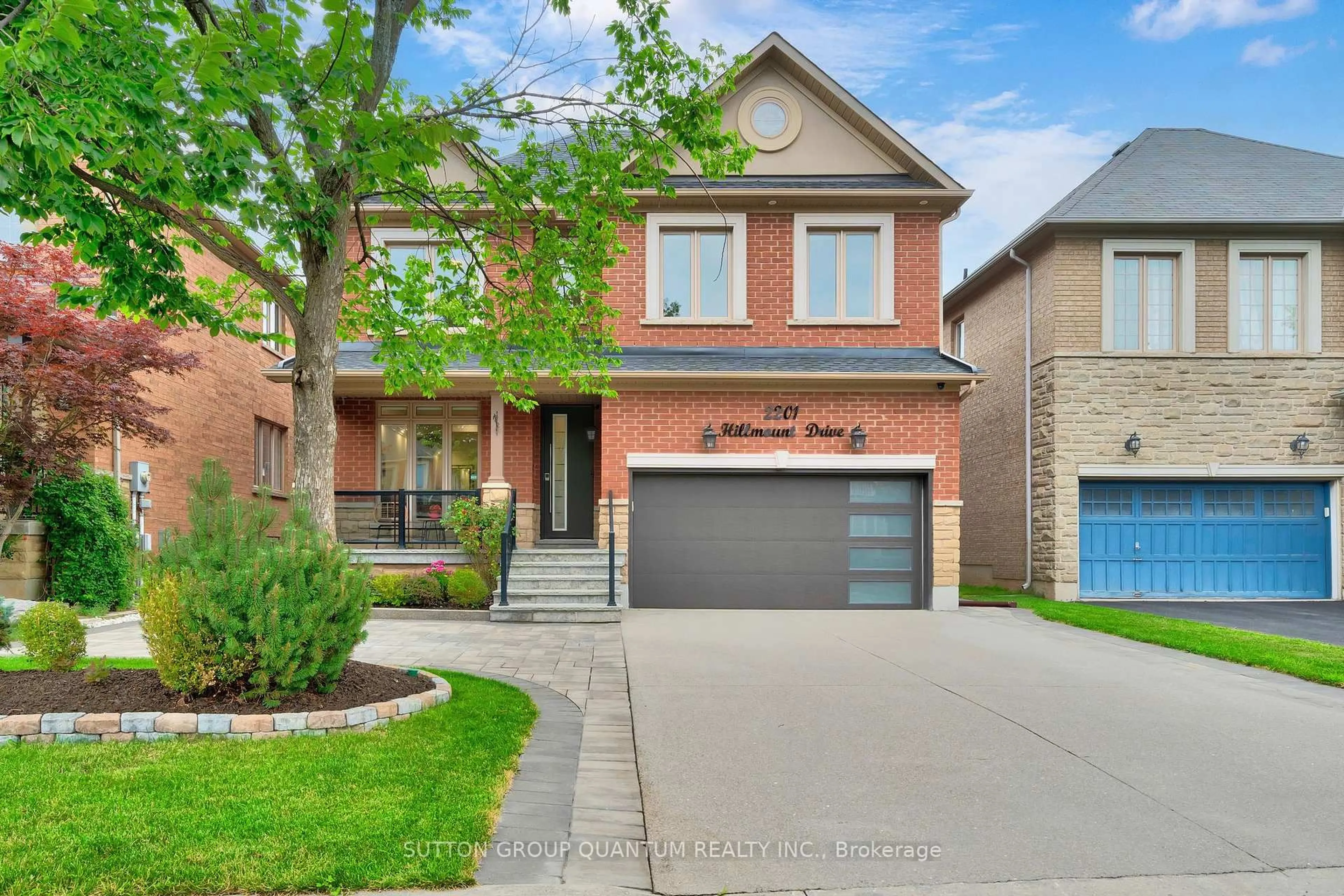 Home with brick exterior material, street for 2201 Hillmount Dr, Oakville Ontario L6M 0H9