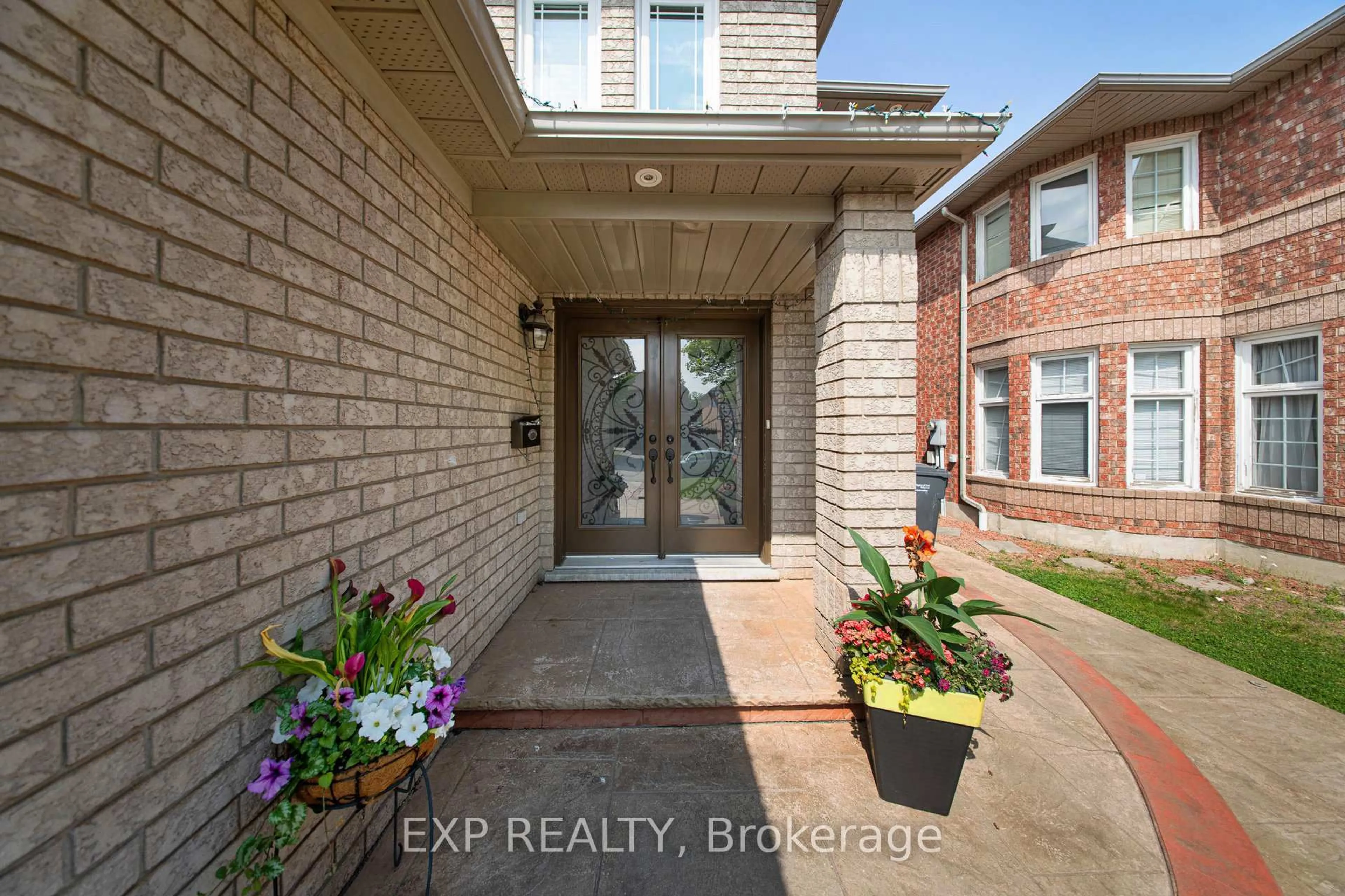 Indoor entryway for 5122 Timber Mill Crt, Mississauga Ontario L5V 2B8