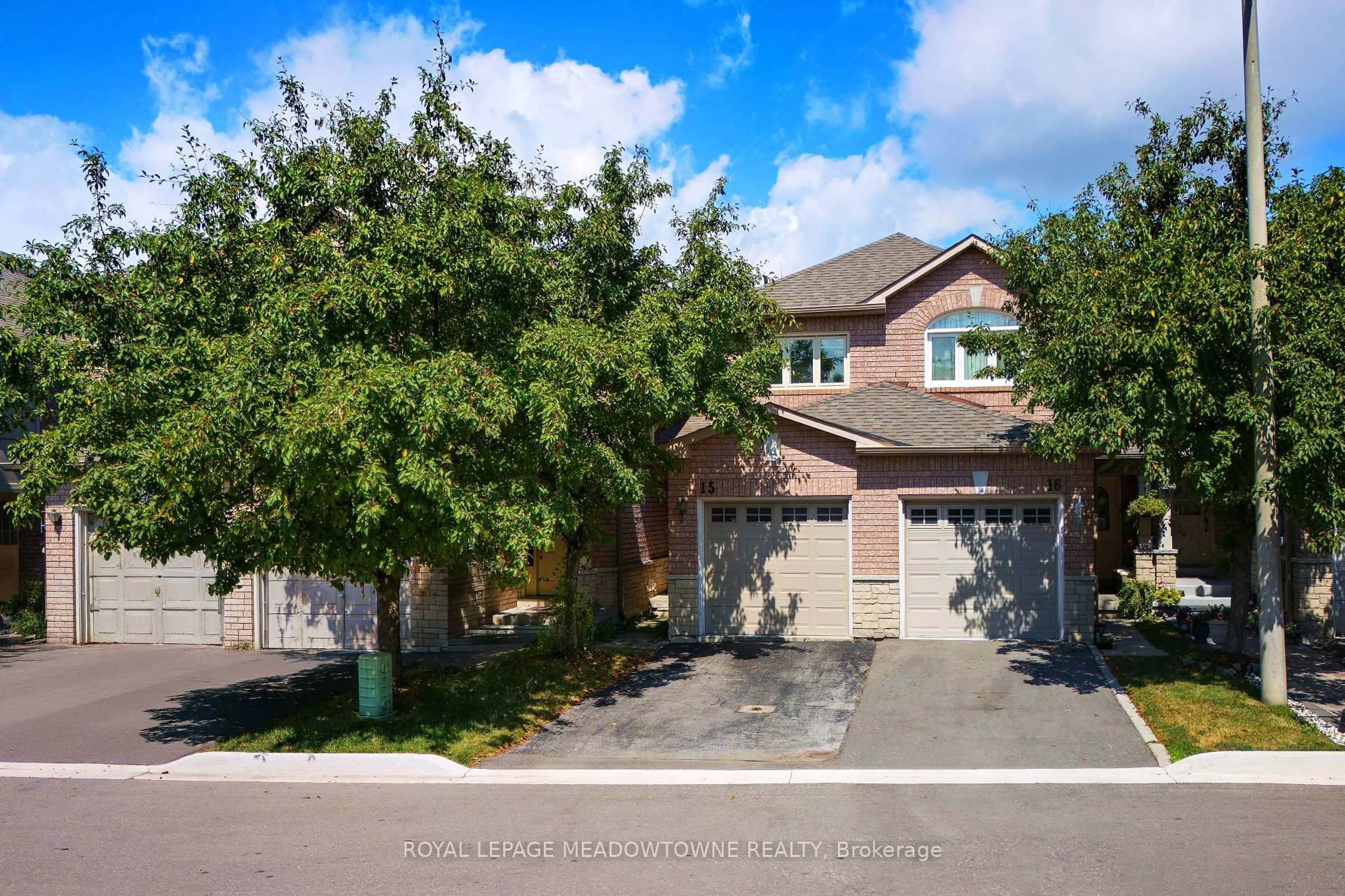 A pic from outside/outdoor area/front of a property/back of a property/a pic from drone, street for 1285 Bristol Rd #15, Mississauga Ontario L5V 2H5