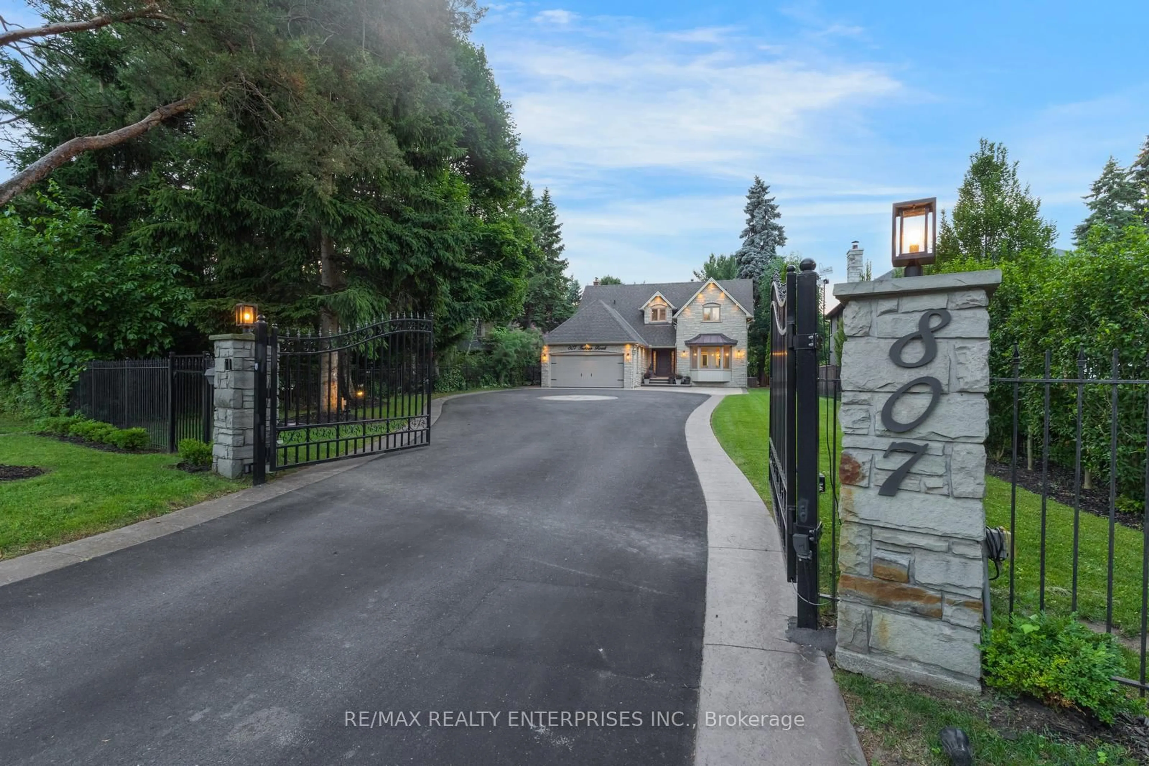 Unknown for 807 Indian Rd, Mississauga Ontario L5H 1R4