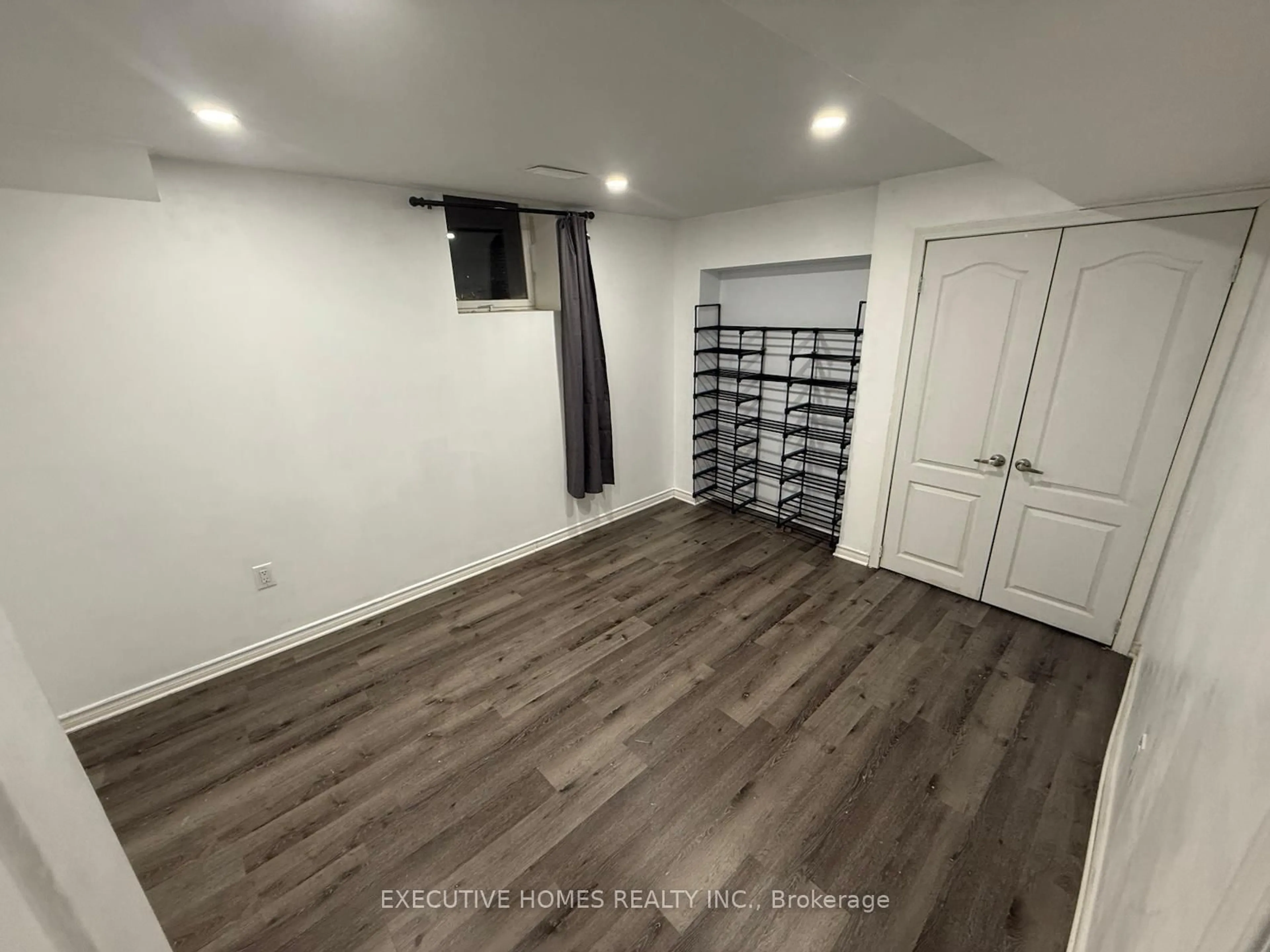 A pic of a room for 6728 Lisgar Dr, Mississauga Ontario L5N 6S7