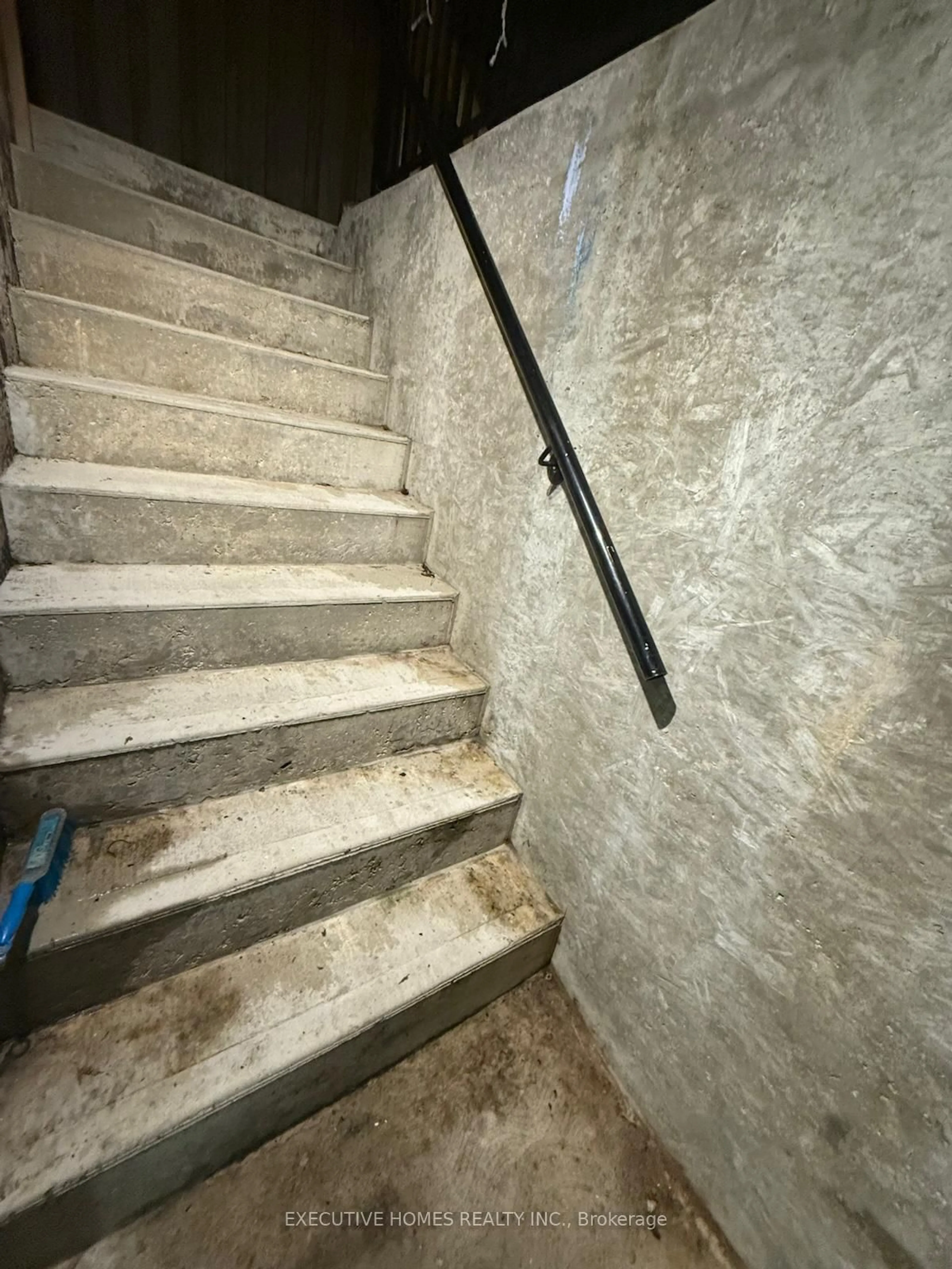Stairs for 6728 Lisgar Dr, Mississauga Ontario L5N 6S7