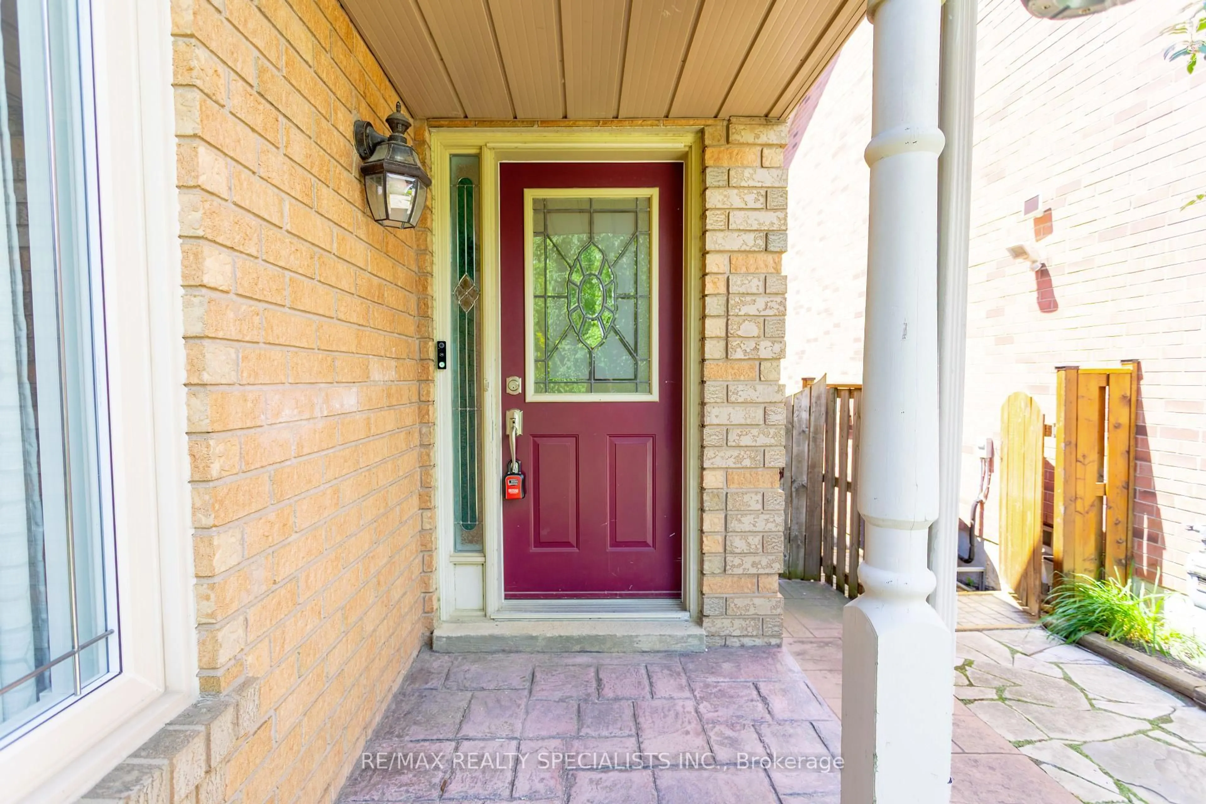 Indoor entryway for 3872 Periwinkle Cres, Mississauga Ontario L5N 6W7