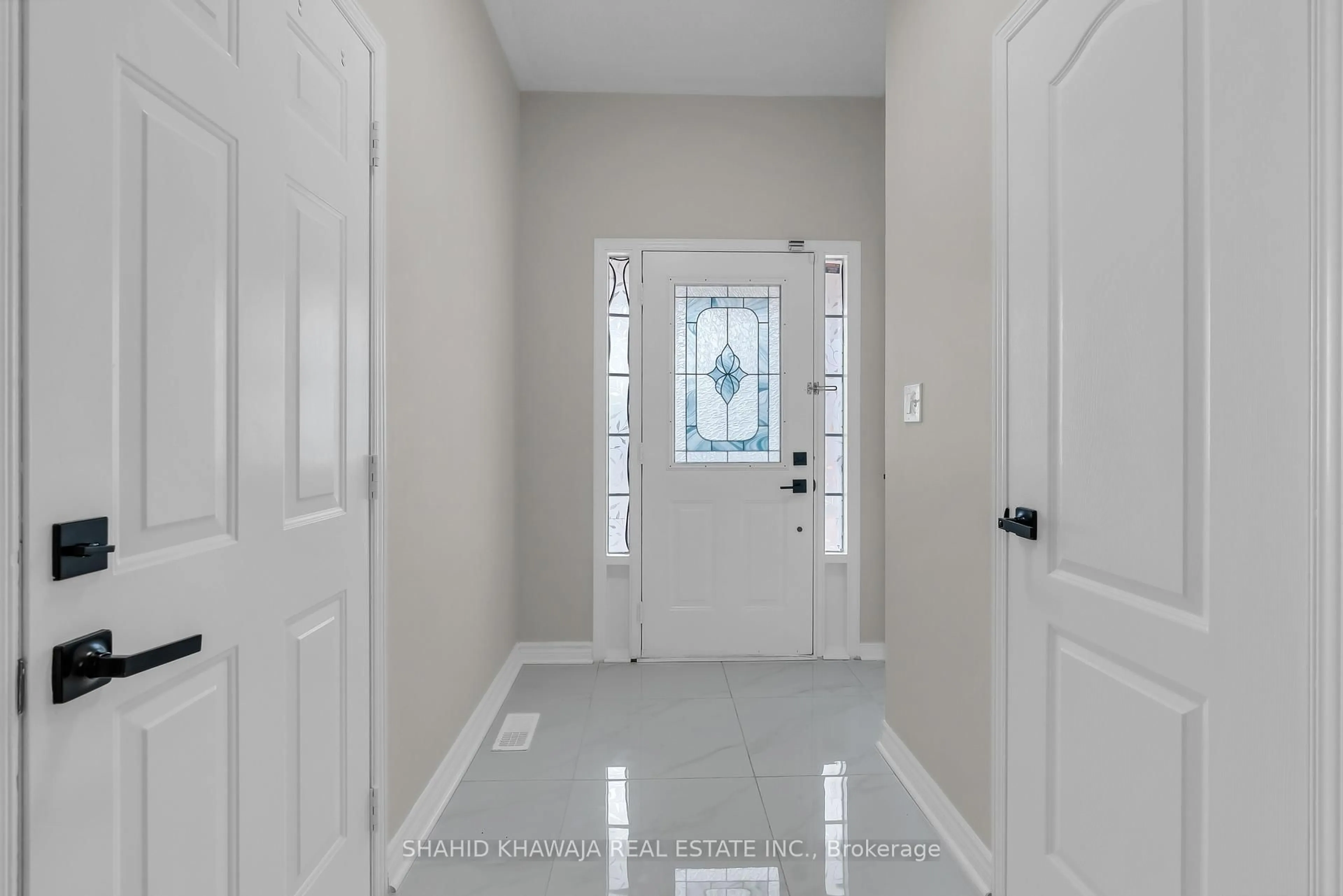 Indoor entryway for 3052 Hawktail Cres, Mississauga Ontario L5M 6W8