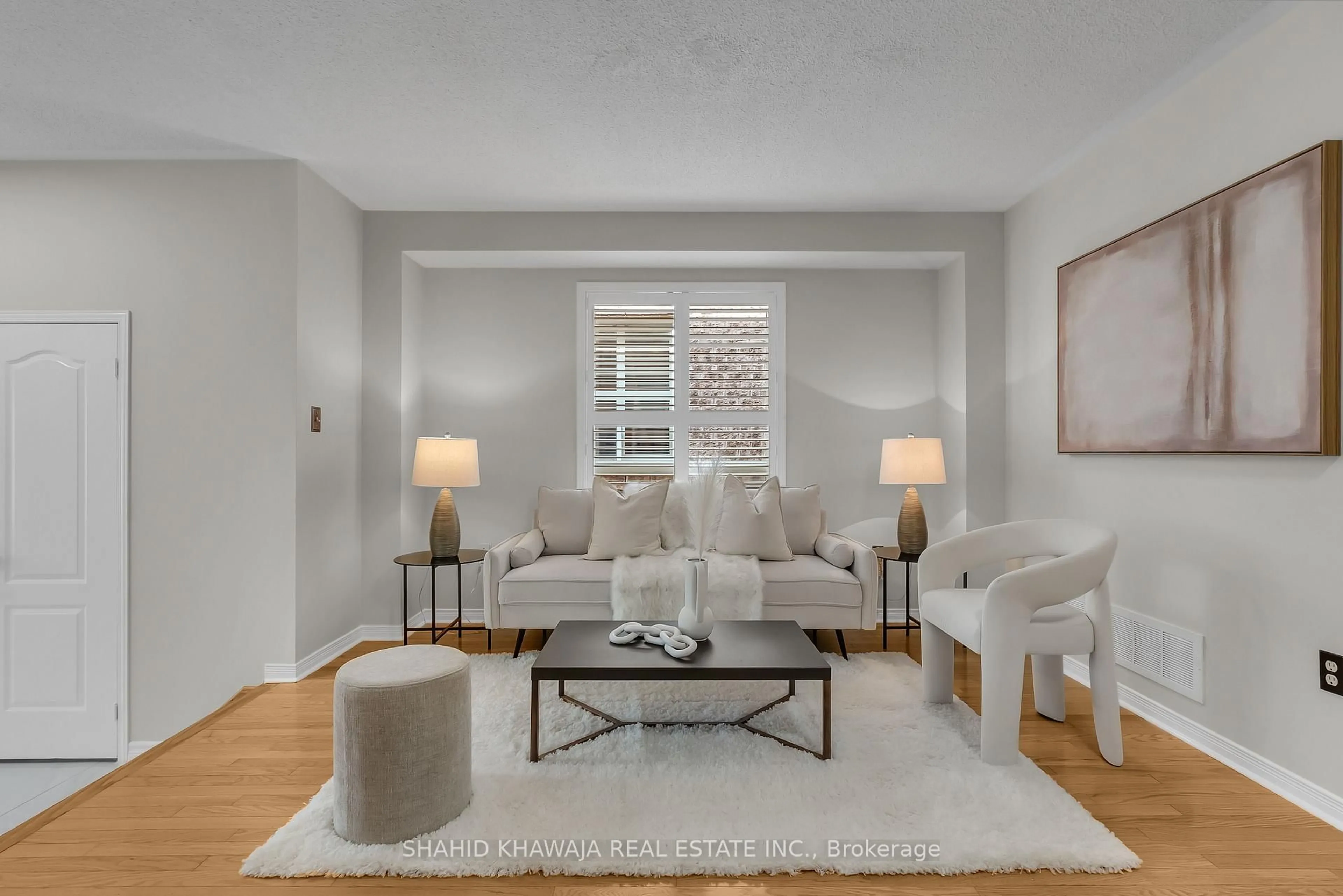 Living room with furniture, unknown for 3052 Hawktail Cres, Mississauga Ontario L5M 6W8