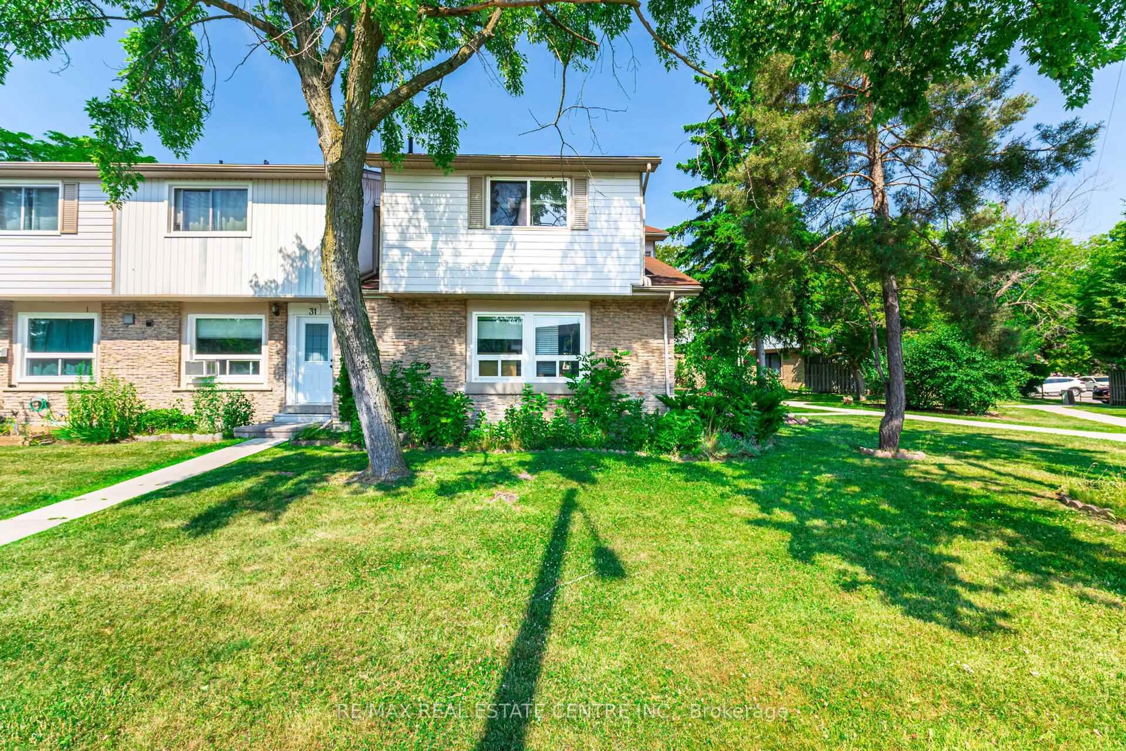 Patio, street for 6540 Falconer Dr #30, Mississauga Ontario L5N 1M1