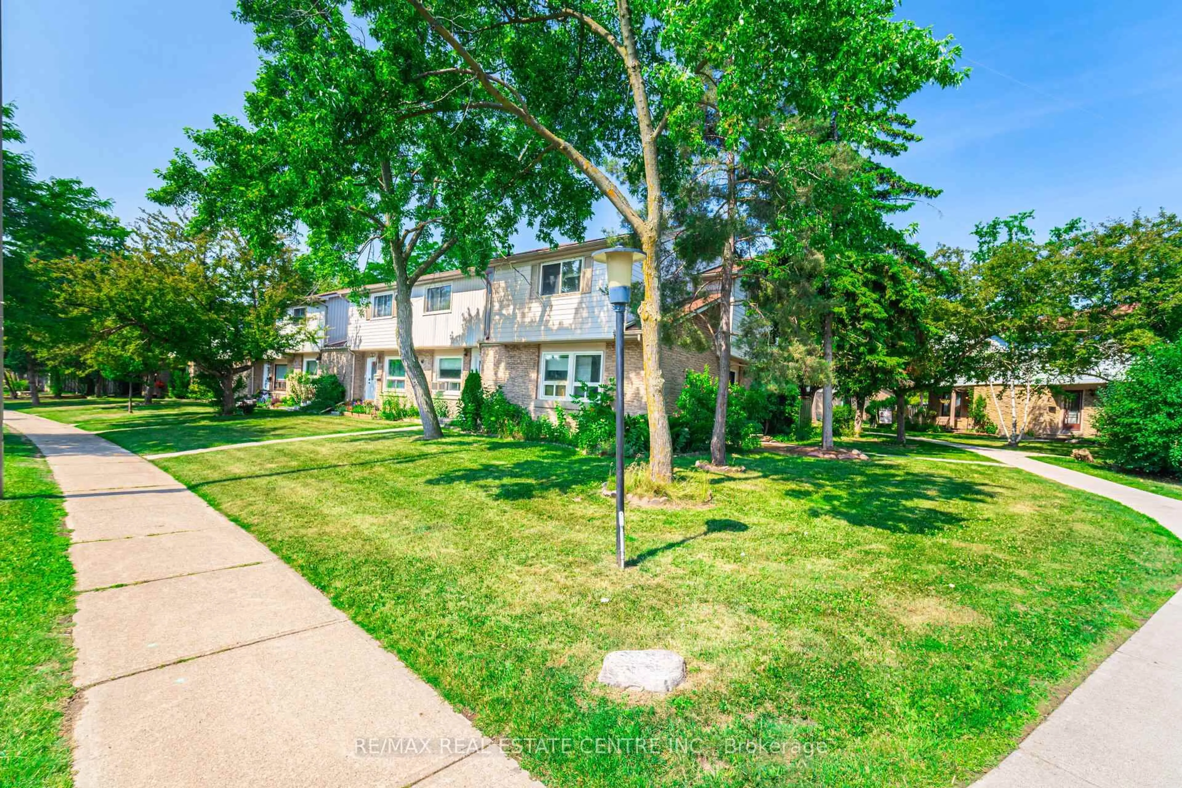 A pic from outside/outdoor area/front of a property/back of a property/a pic from drone, street for 6540 Falconer Dr #30, Mississauga Ontario L5N 1M1