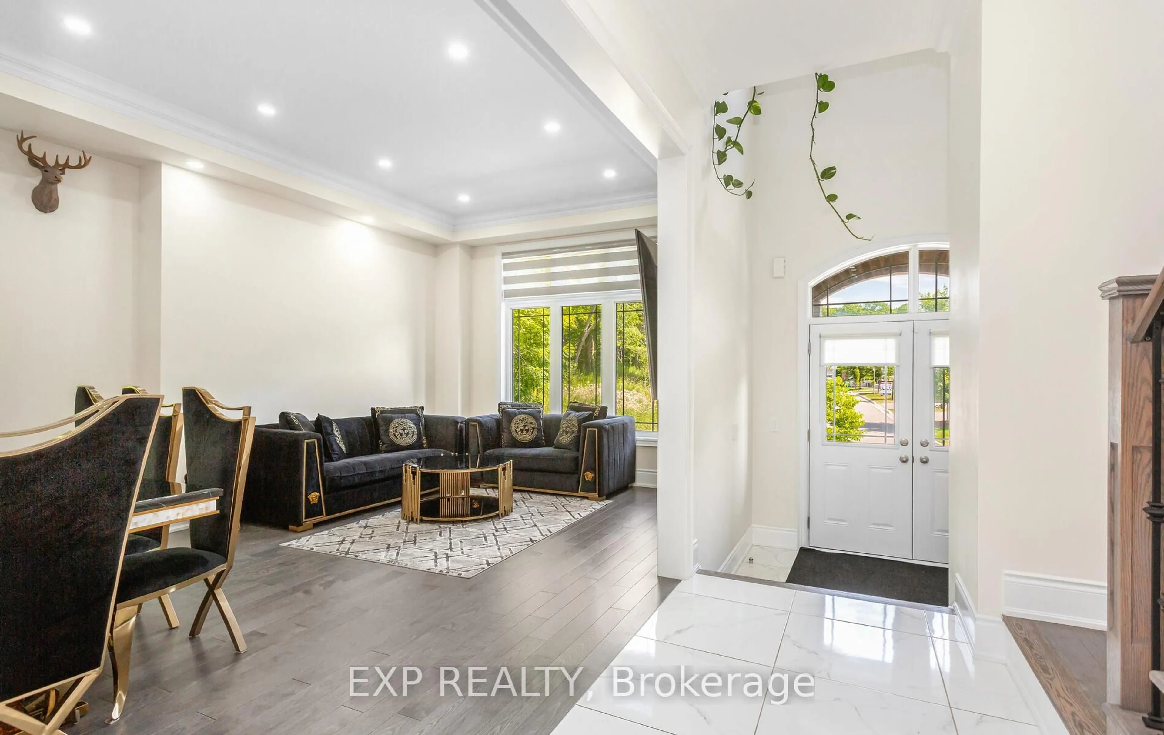 Indoor entryway for 32 Daisy Meadow Cres, Caledon Ontario L7C 3A3