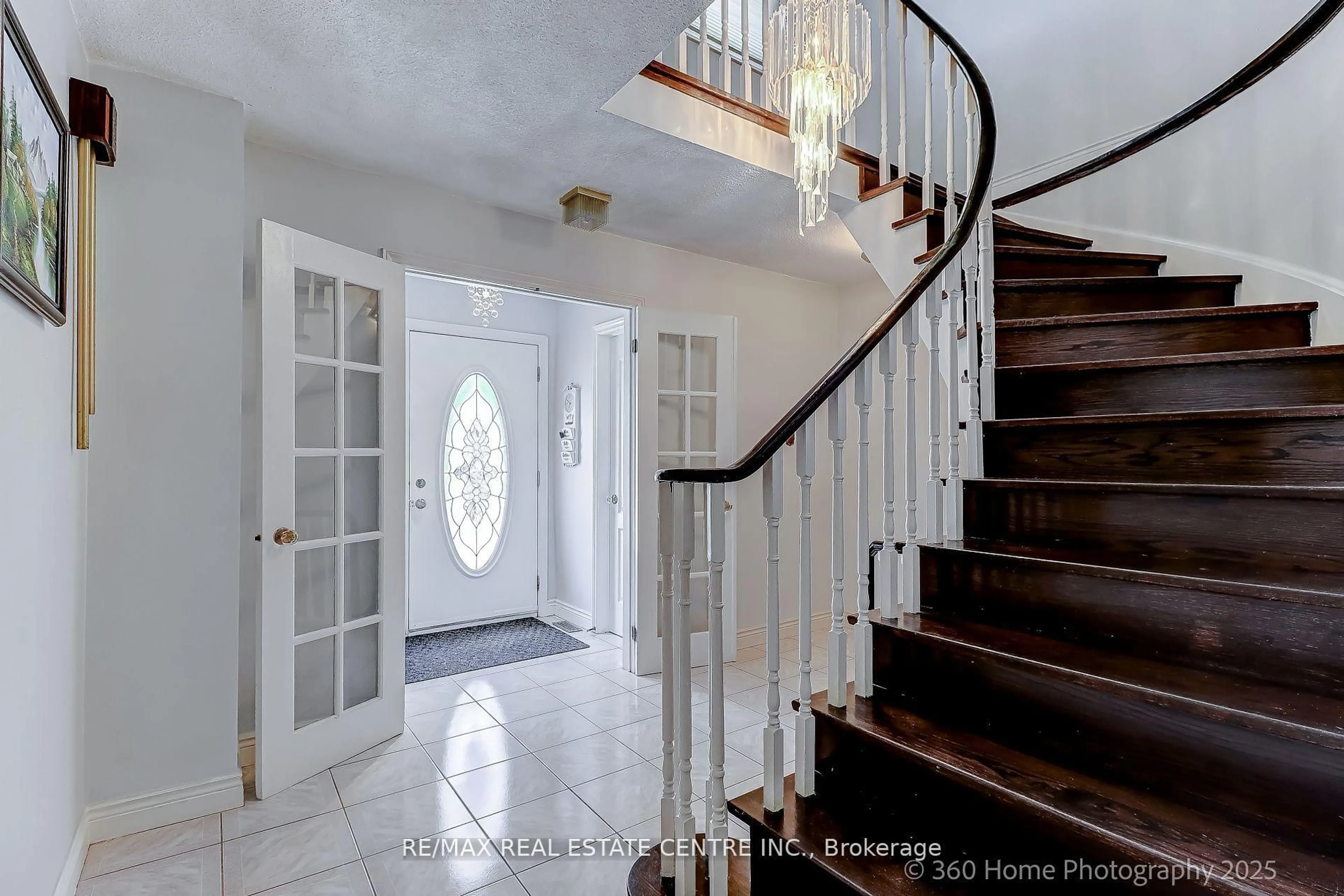 Indoor entryway for 4236 Forest Fire Lane, Mississauga Ontario L4W 3P4