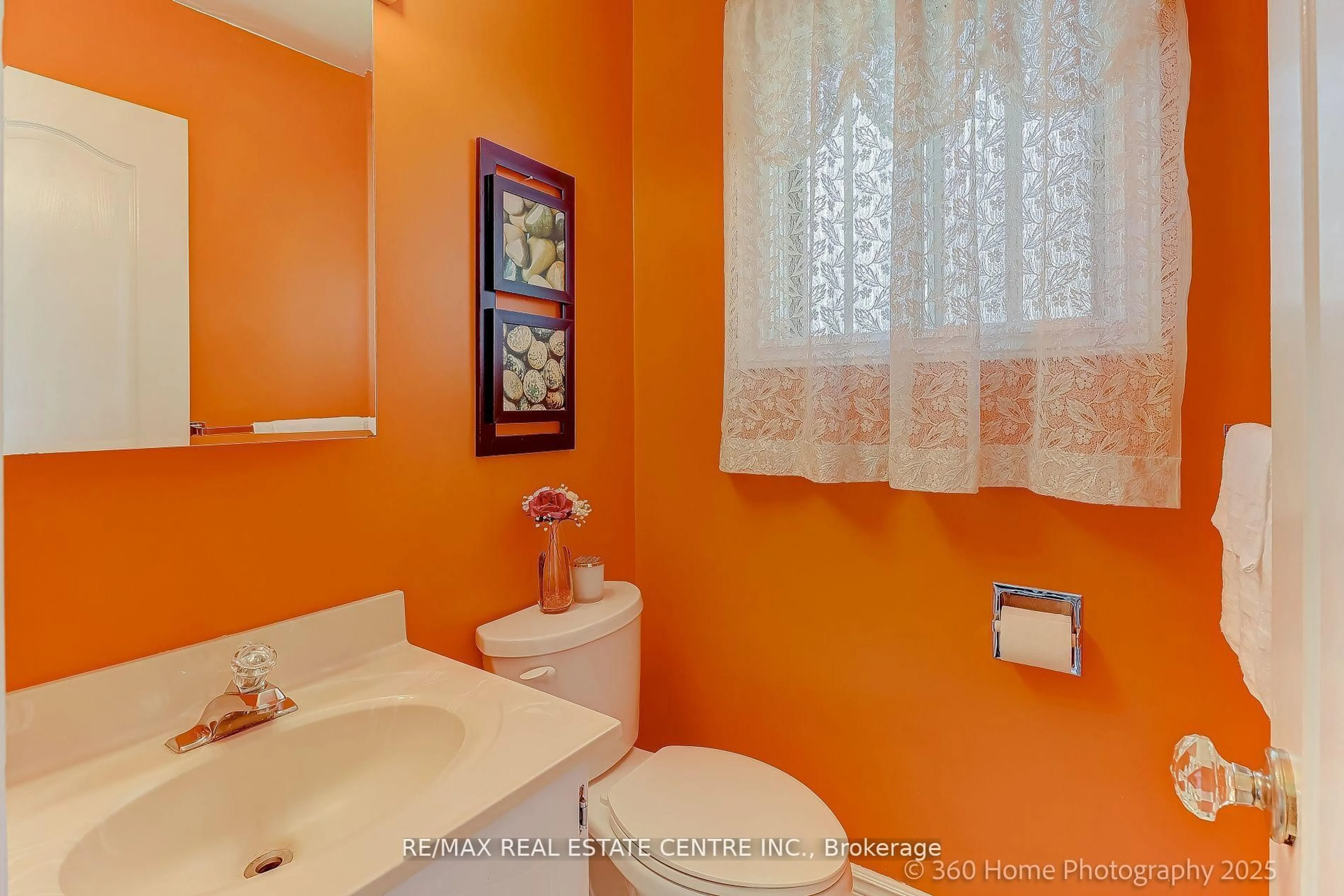 Standard bathroom, ceramic/tile floor for 4236 Forest Fire Lane, Mississauga Ontario L4W 3P4