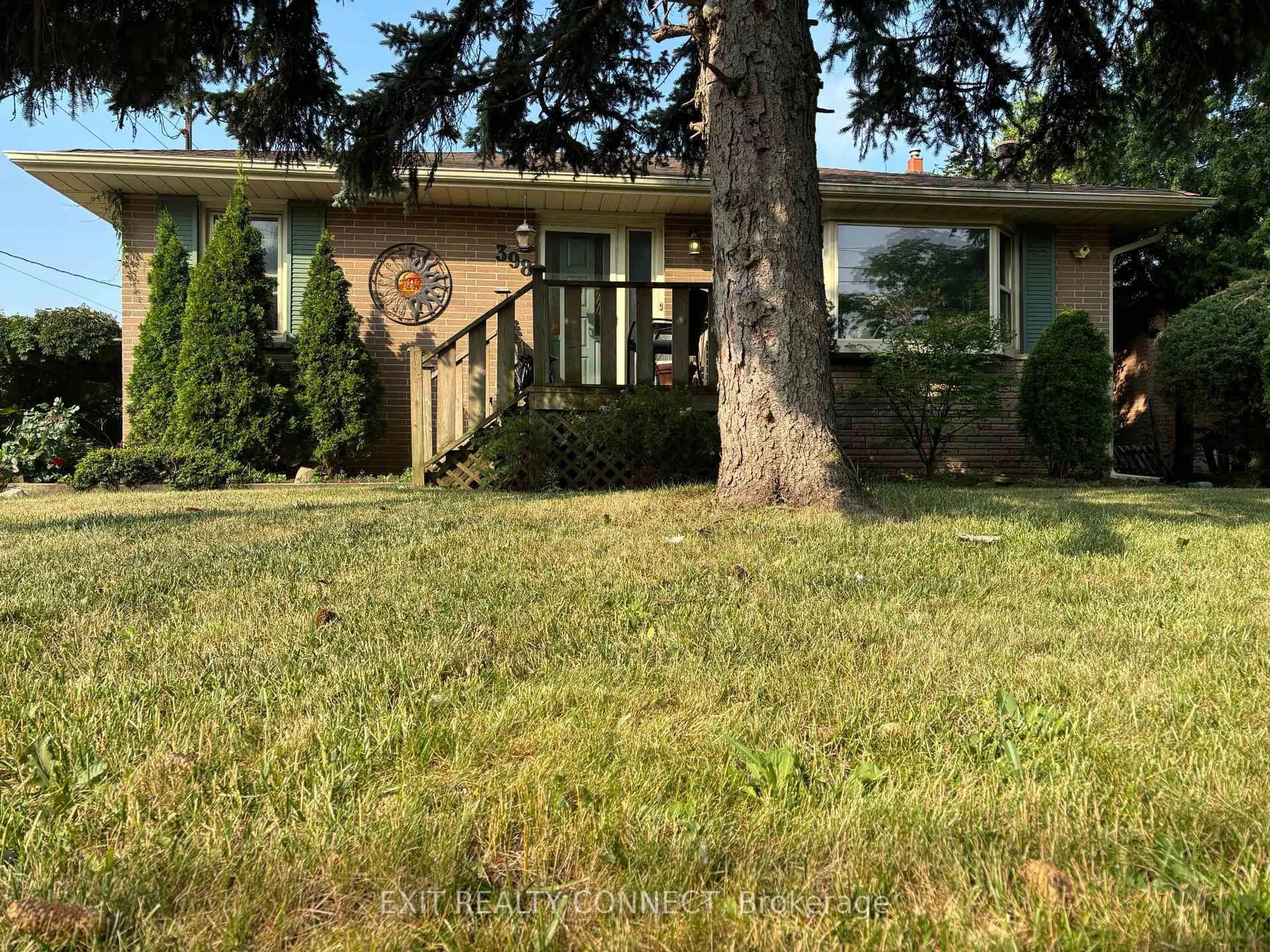 A pic from outside/outdoor area/front of a property/back of a property/a pic from drone, unknown for 398 Third Line, Oakville Ontario L6L 4A5