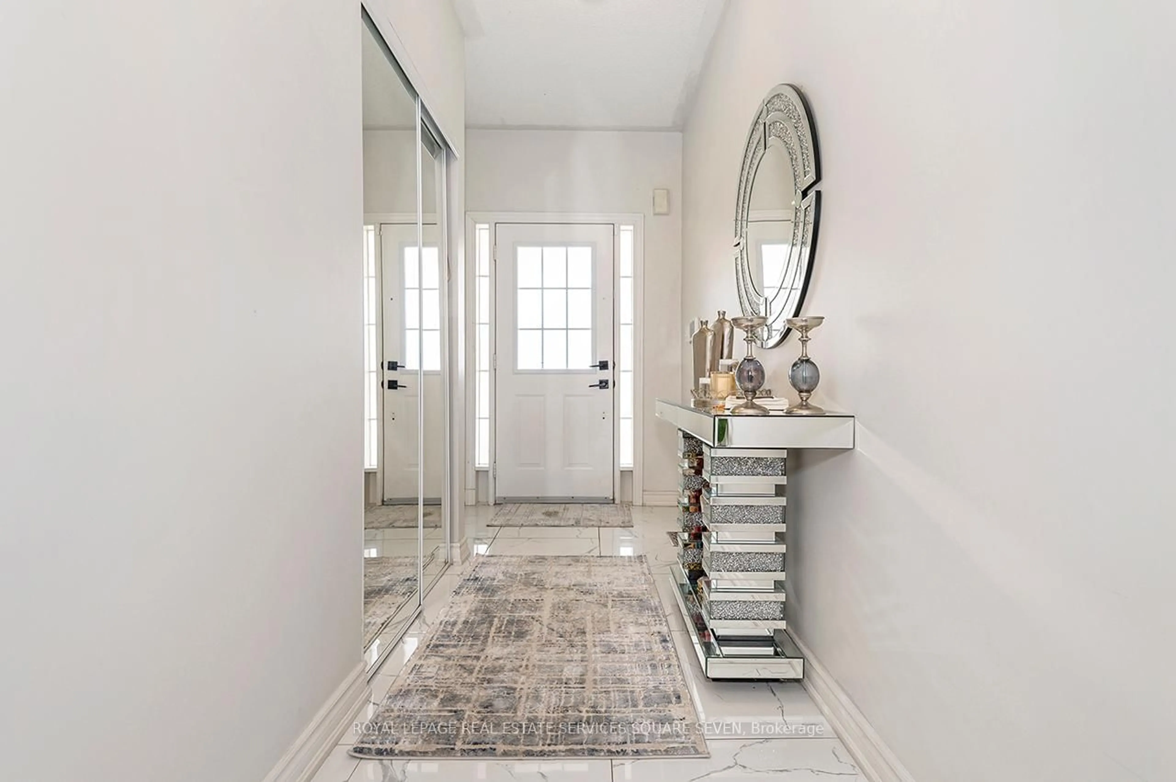 Indoor entryway for 3662 Bala Dr, Mississauga Ontario L5M 7N1