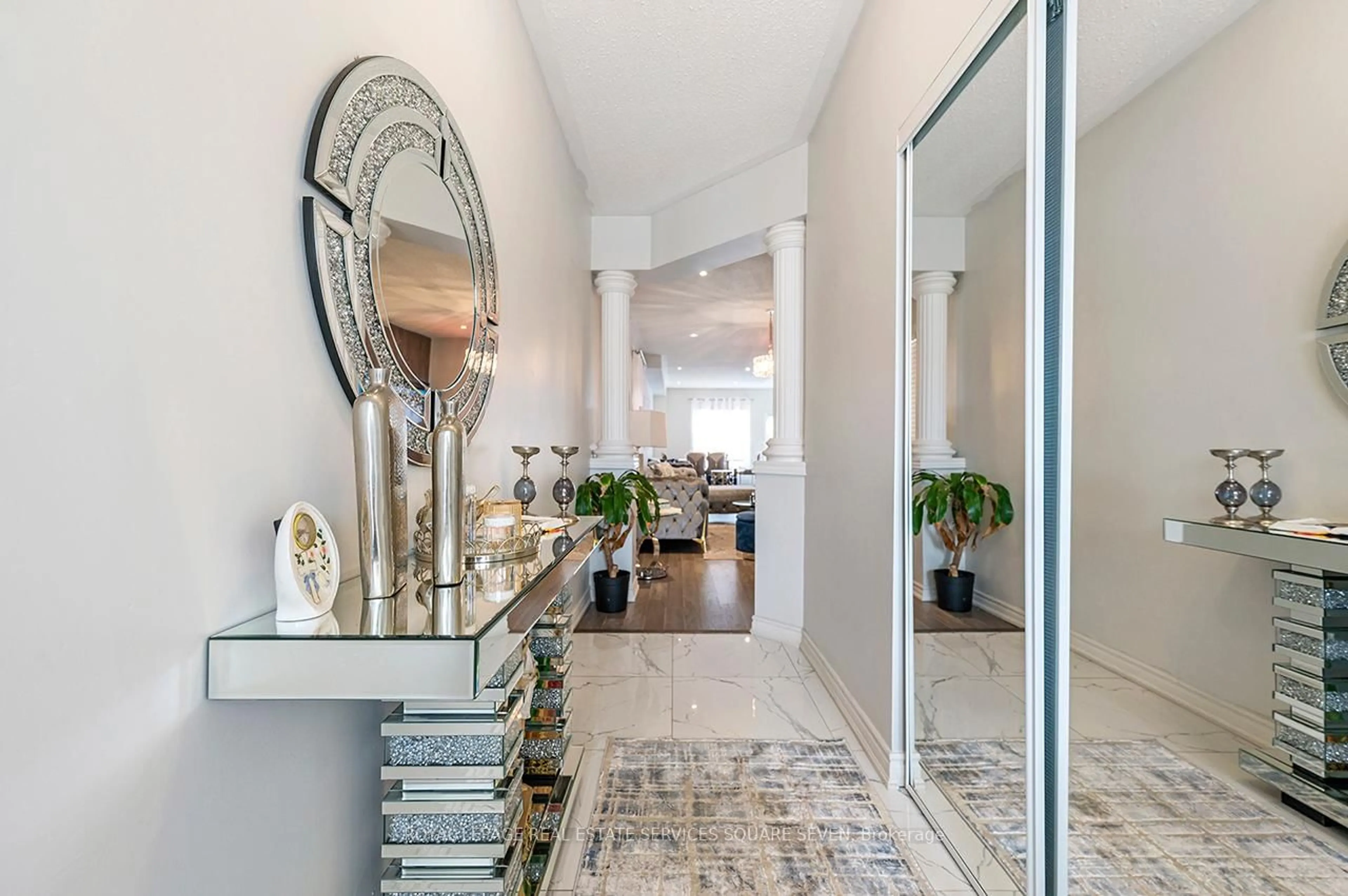 Indoor entryway for 3662 Bala Dr, Mississauga Ontario L5M 7N1
