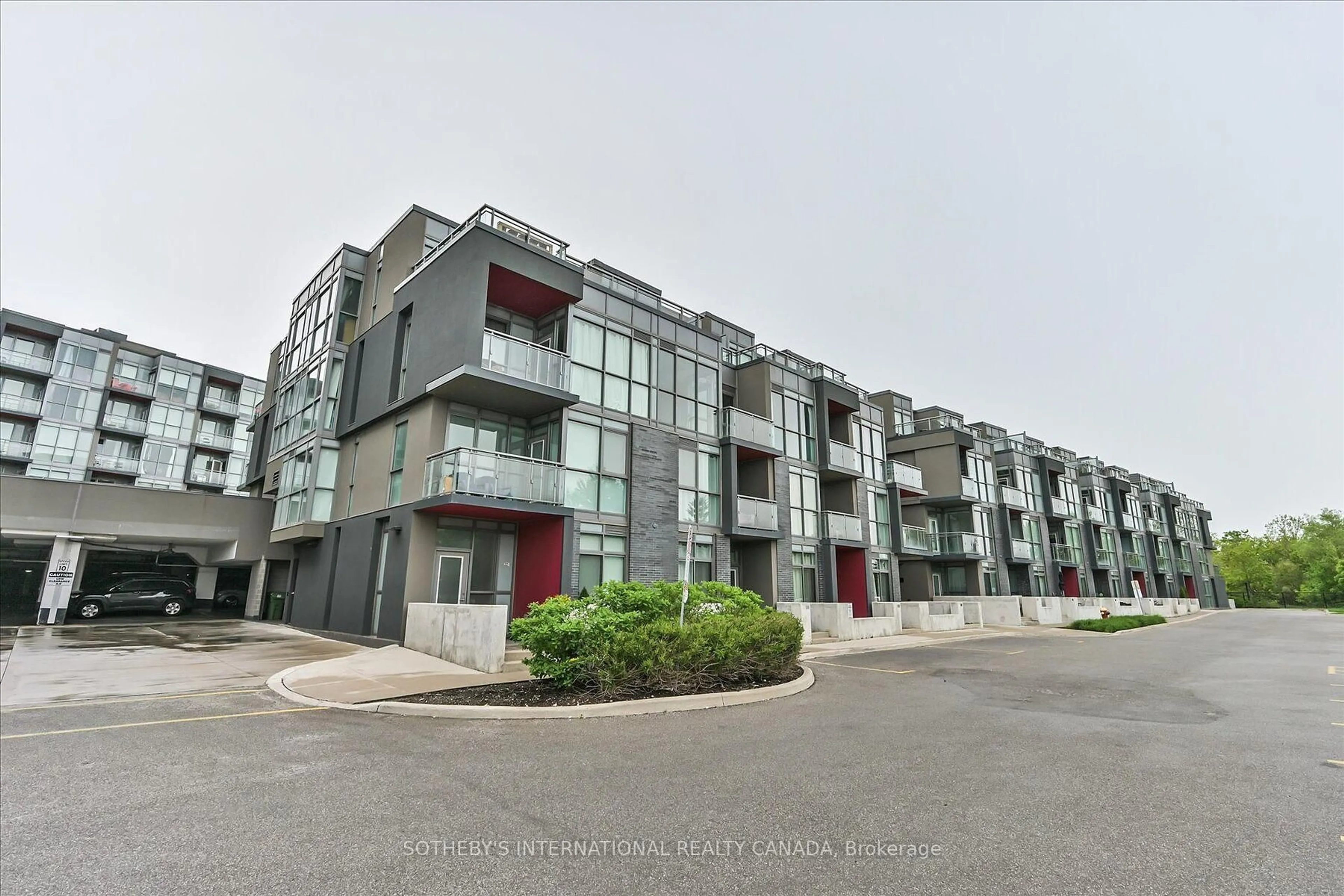 A pic from outside/outdoor area/front of a property/back of a property/a pic from drone, street for 5260 Dundas St #410, Burlington Ontario L7T 0J5