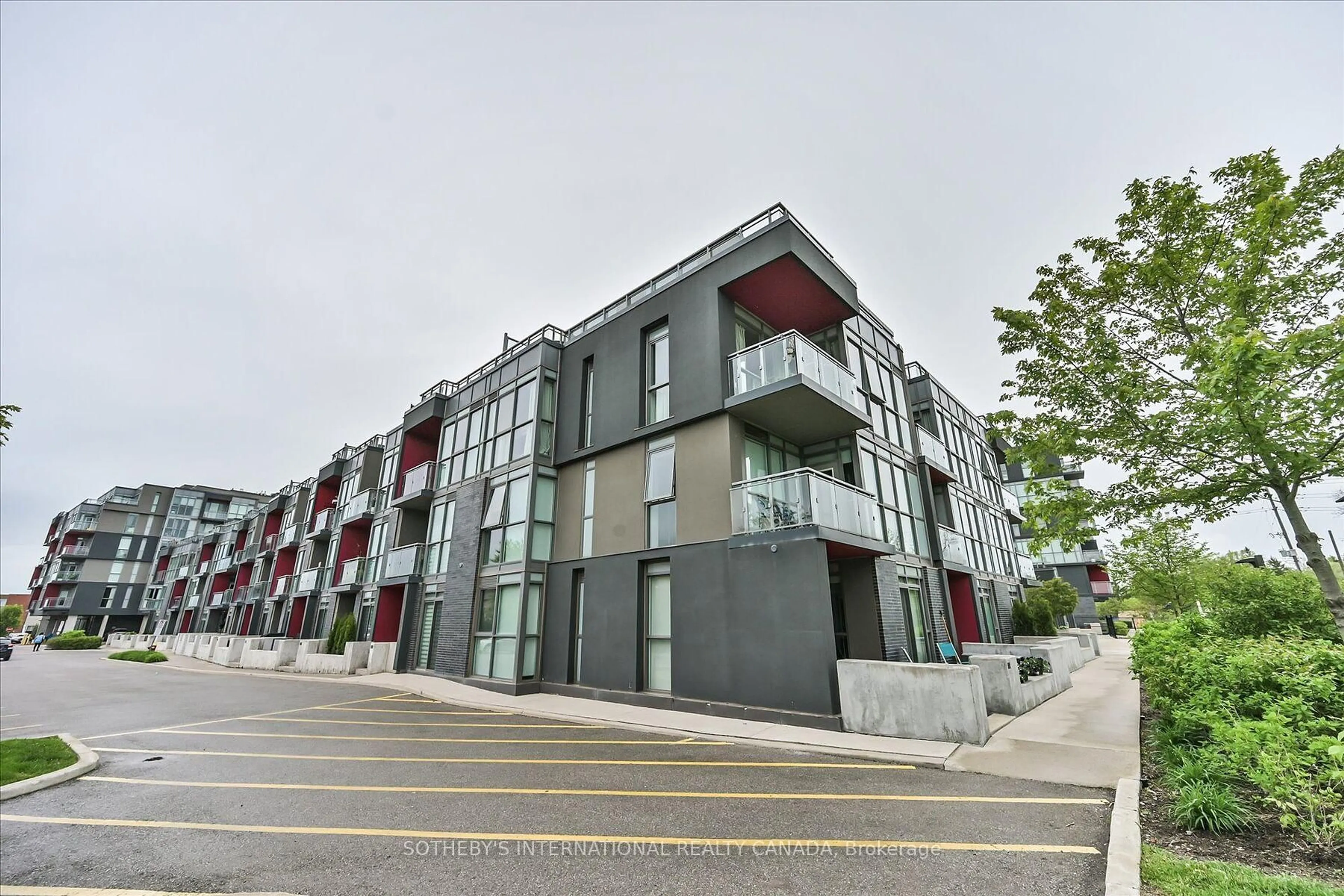 A pic from outside/outdoor area/front of a property/back of a property/a pic from drone, building for 5260 Dundas St #410, Burlington Ontario L7T 0J5