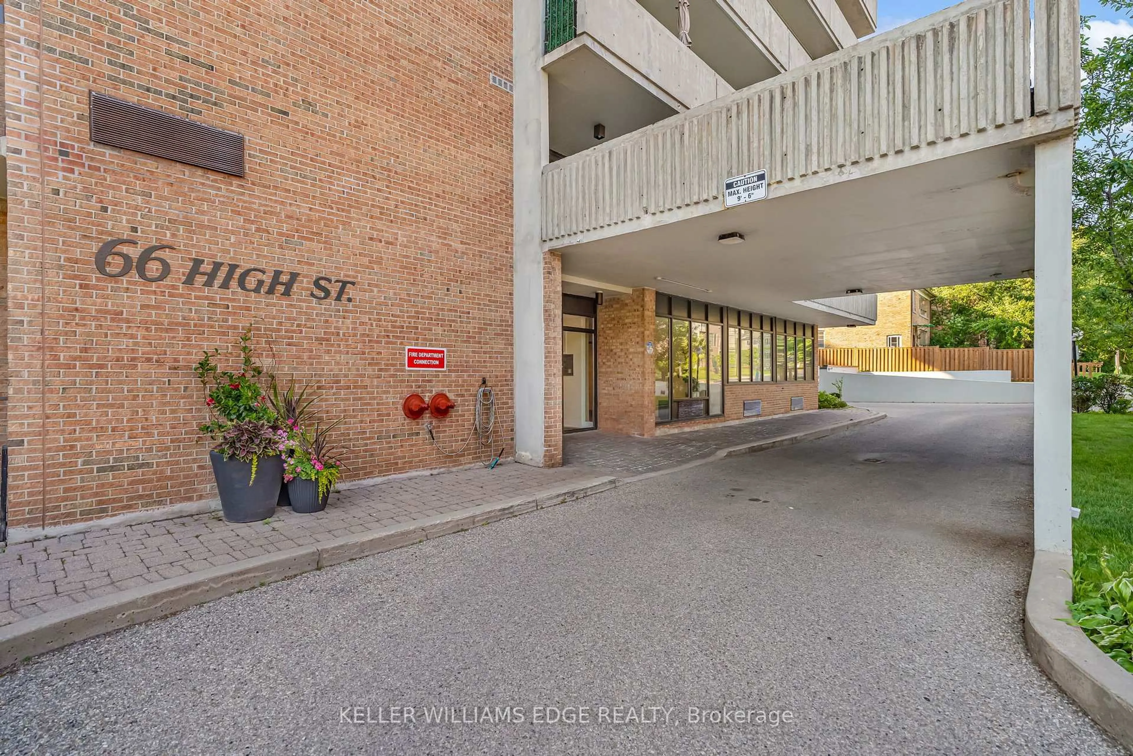 Indoor foyer for 66 High St #904, Mississauga Ontario L5G 1K2