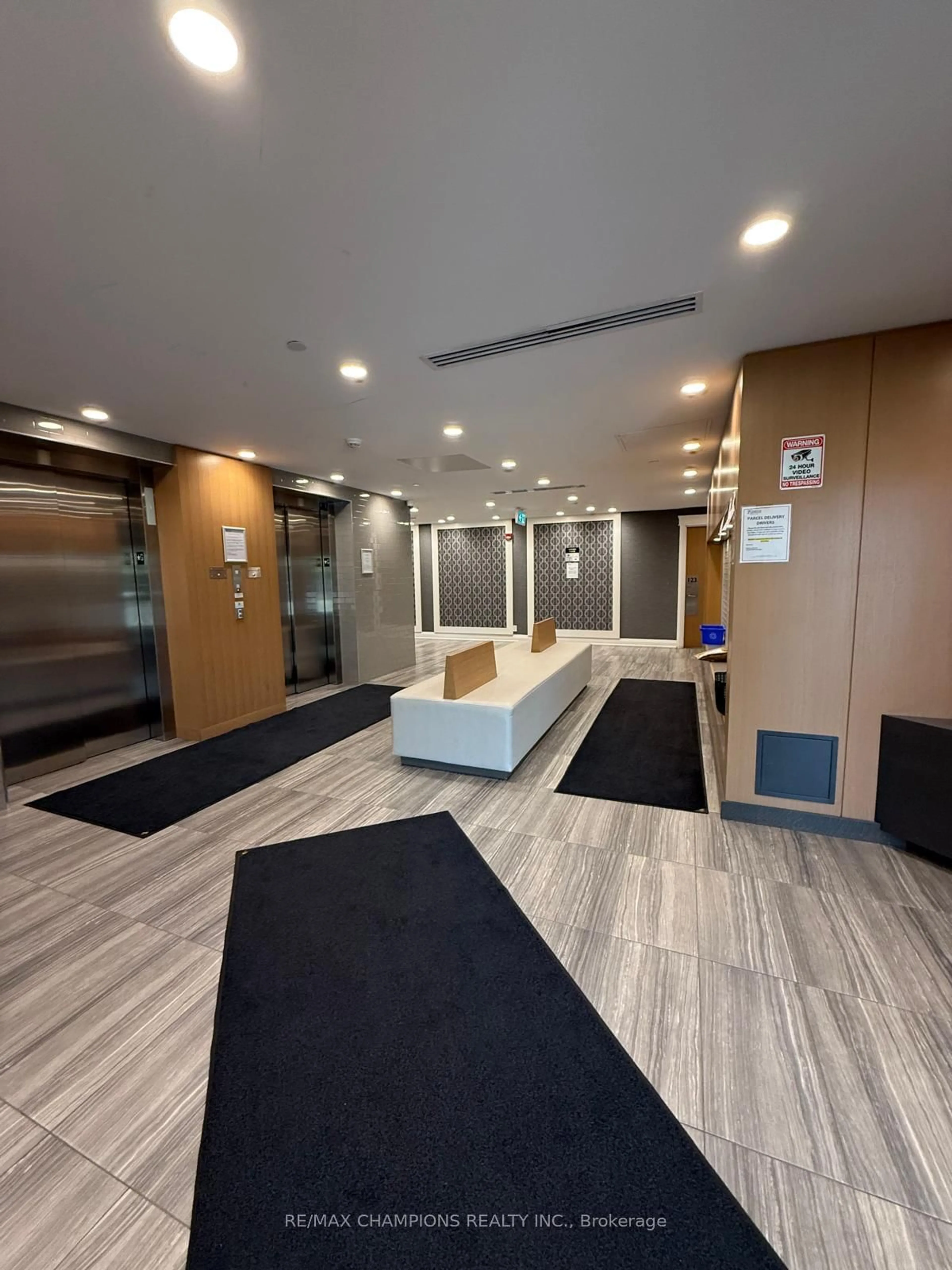 Indoor foyer for 128 Grovewood Common #308, Oakville Ontario L6H 0X3