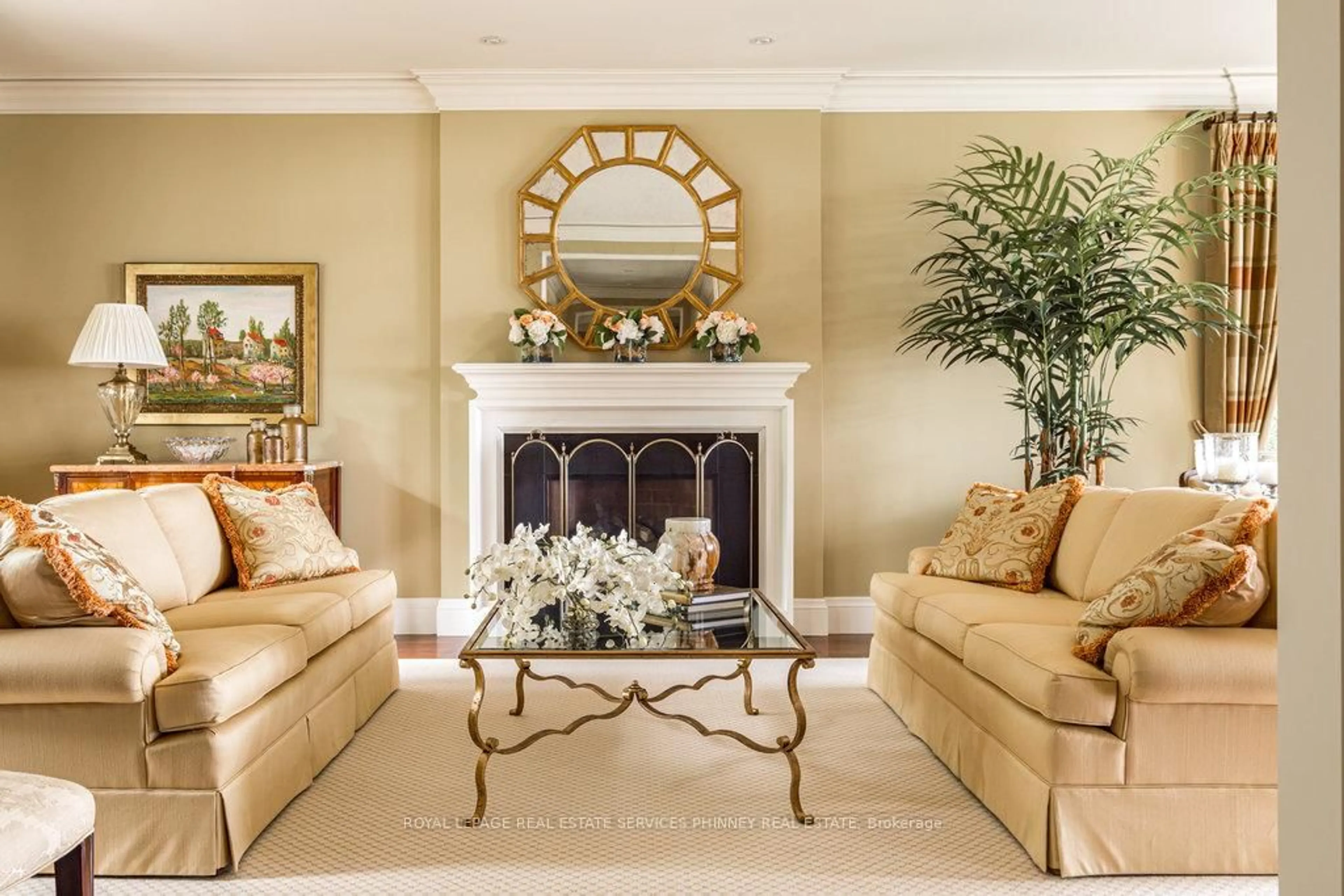 Living room with furniture, unknown for 6 Ennisclare Dr, Oakville Ontario L6J 4N2