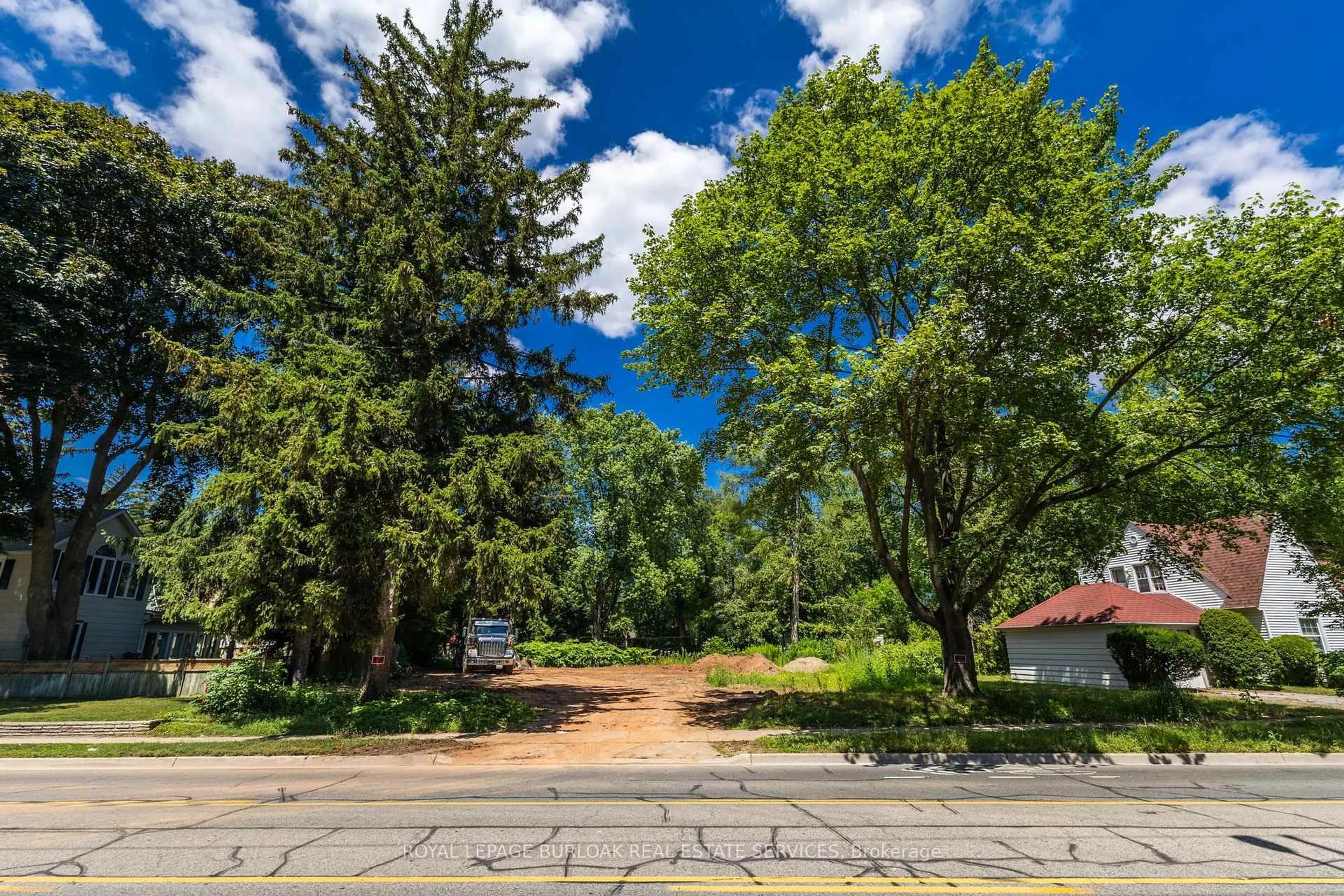 Unknown for 2381 Lakeshore Rd, Burlington Ontario L7R 1B7
