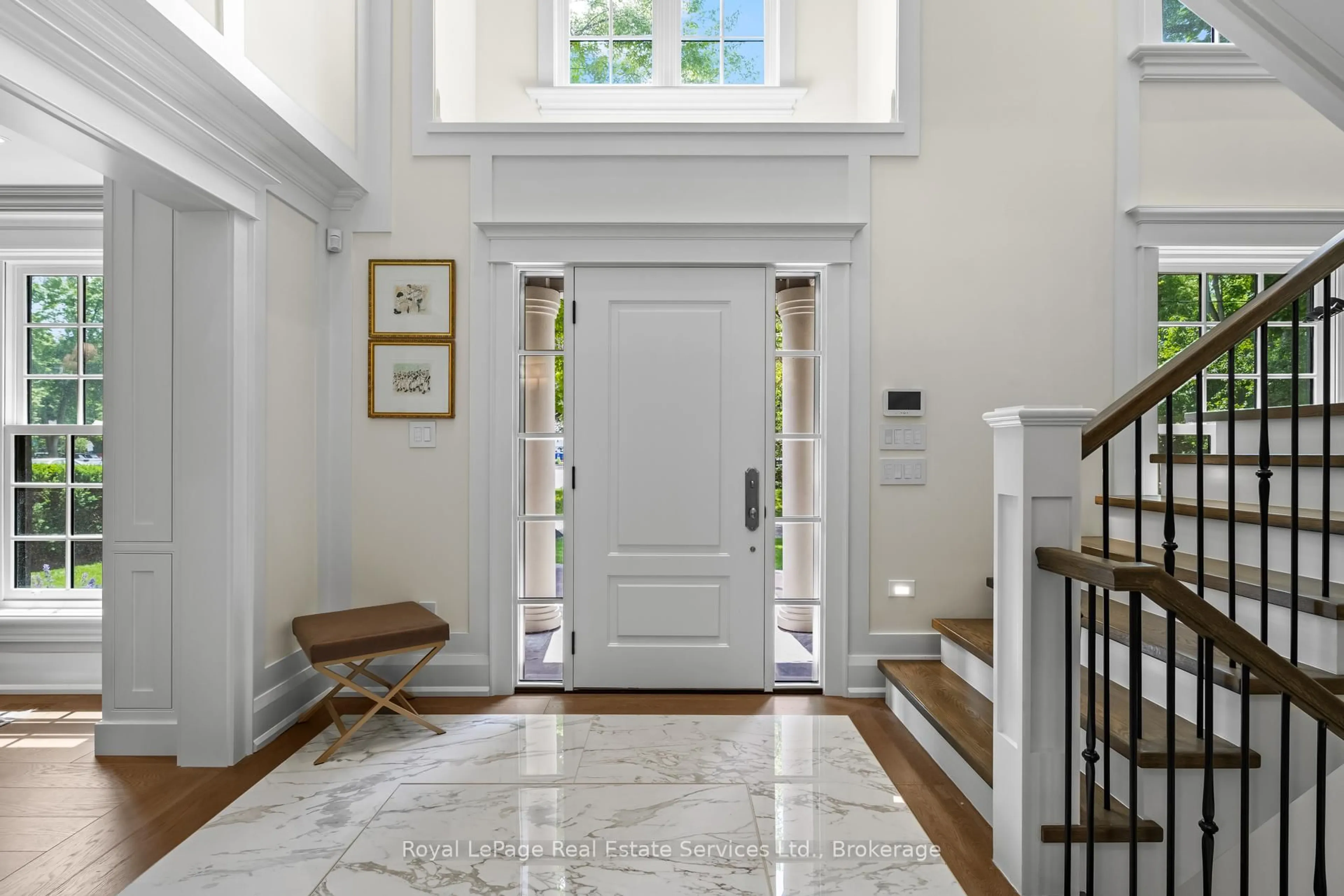 Indoor entryway for 55 Allan St, Oakville Ontario L6J 3M7