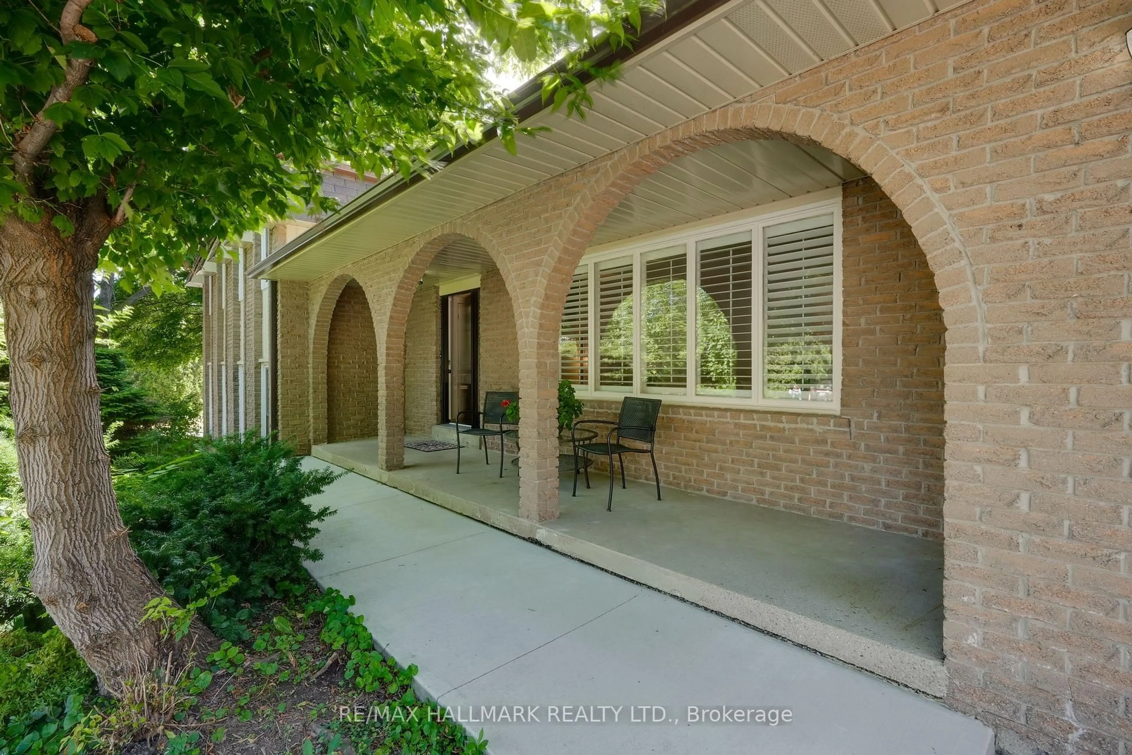 Patio, street for 211 Foundry St, Caledon Ontario L7E 2P7
