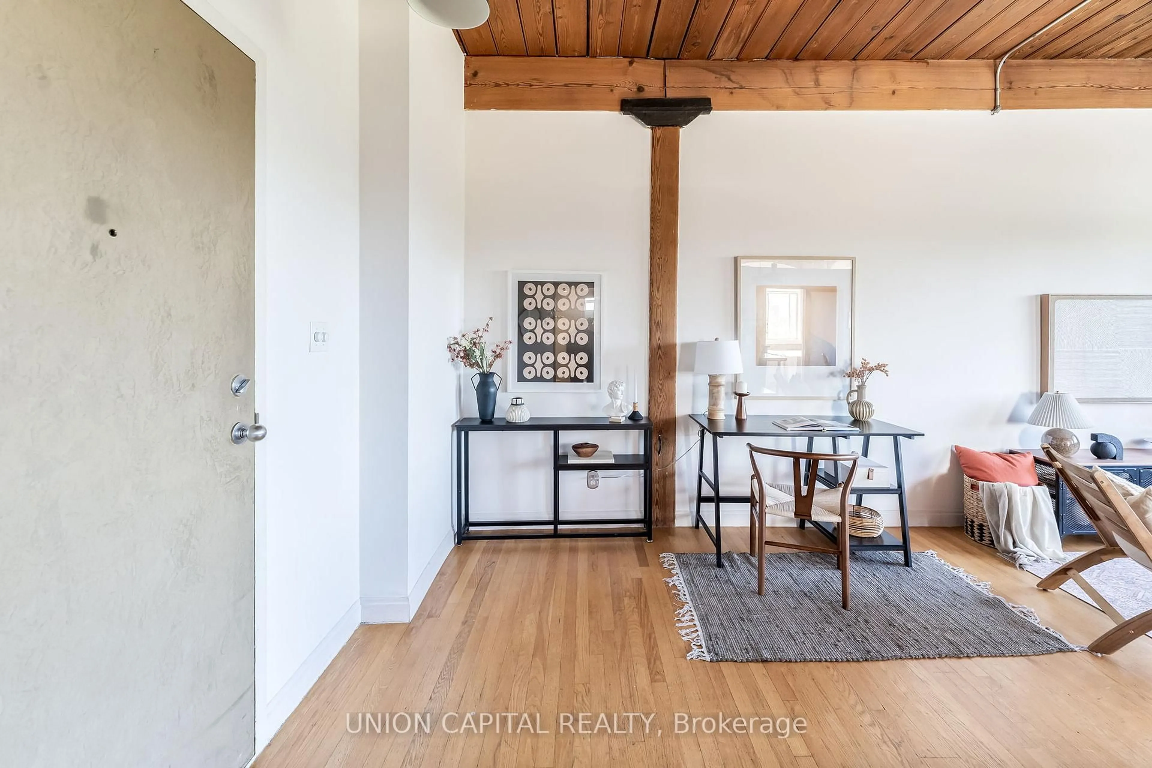 Indoor entryway for 24 Noble St #501, Toronto Ontario M6K 2C8