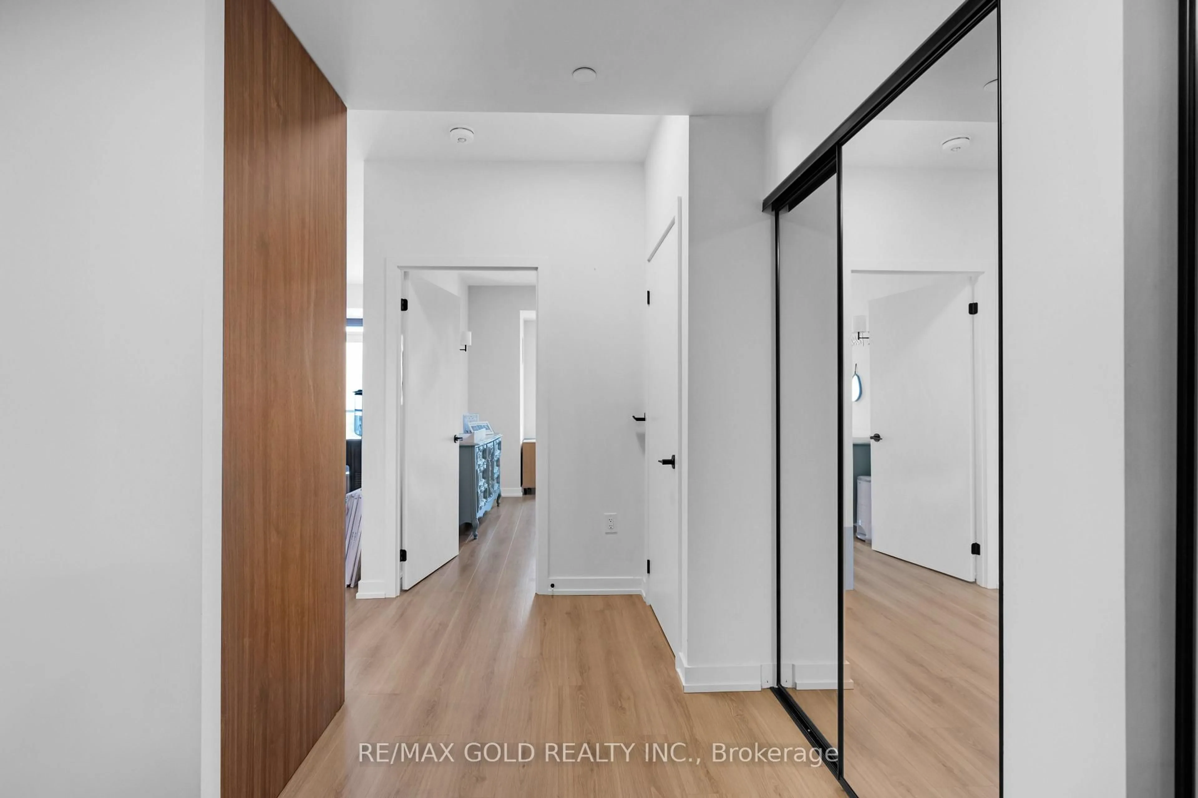 Indoor entryway for 10 lagerfeld Dr #506 A, Brampton Ontario L7A 5L3