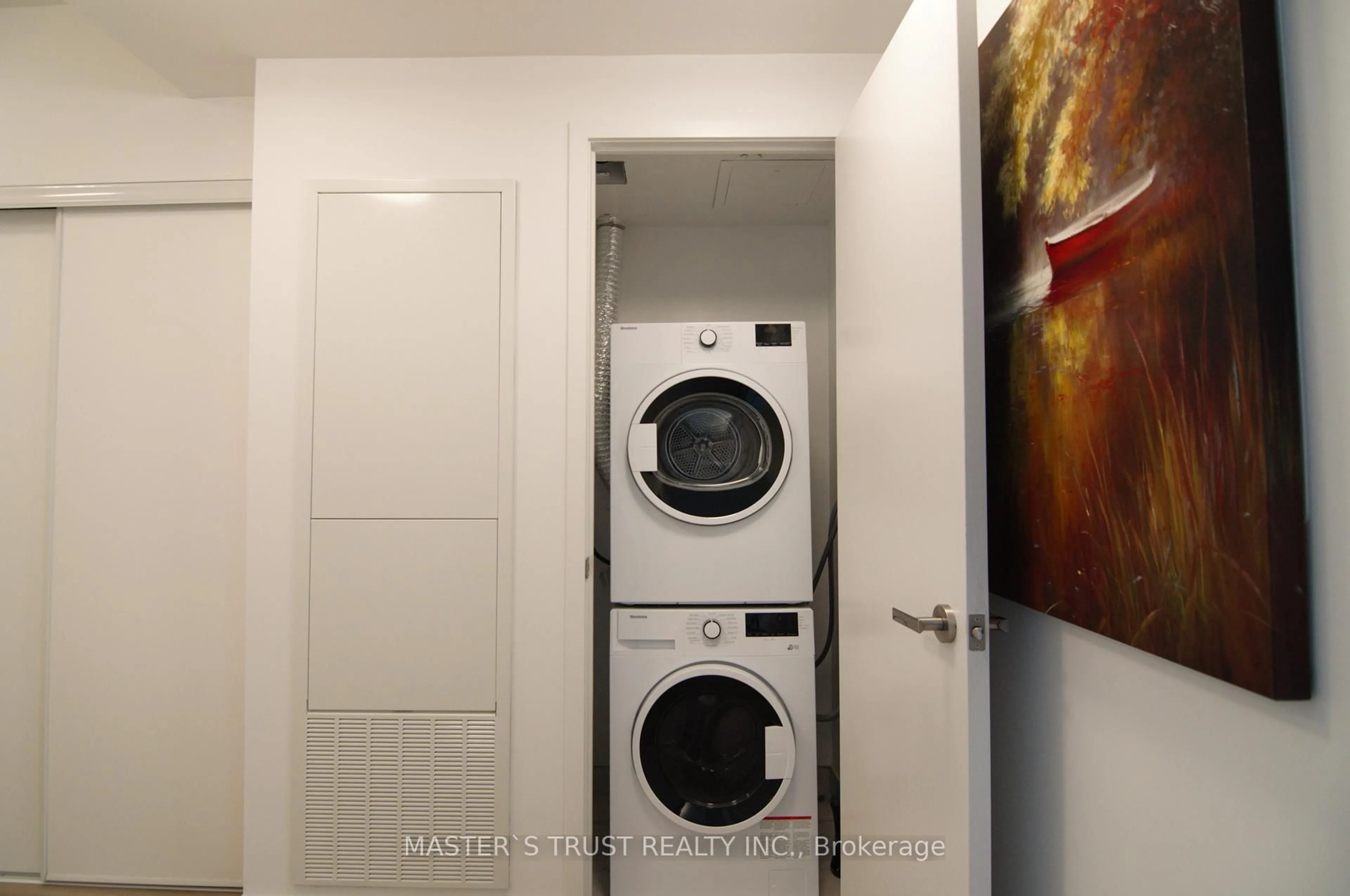 Laundry room for 3900 Confederation Pkwy #5506, Mississauga Ontario L5B 0M3