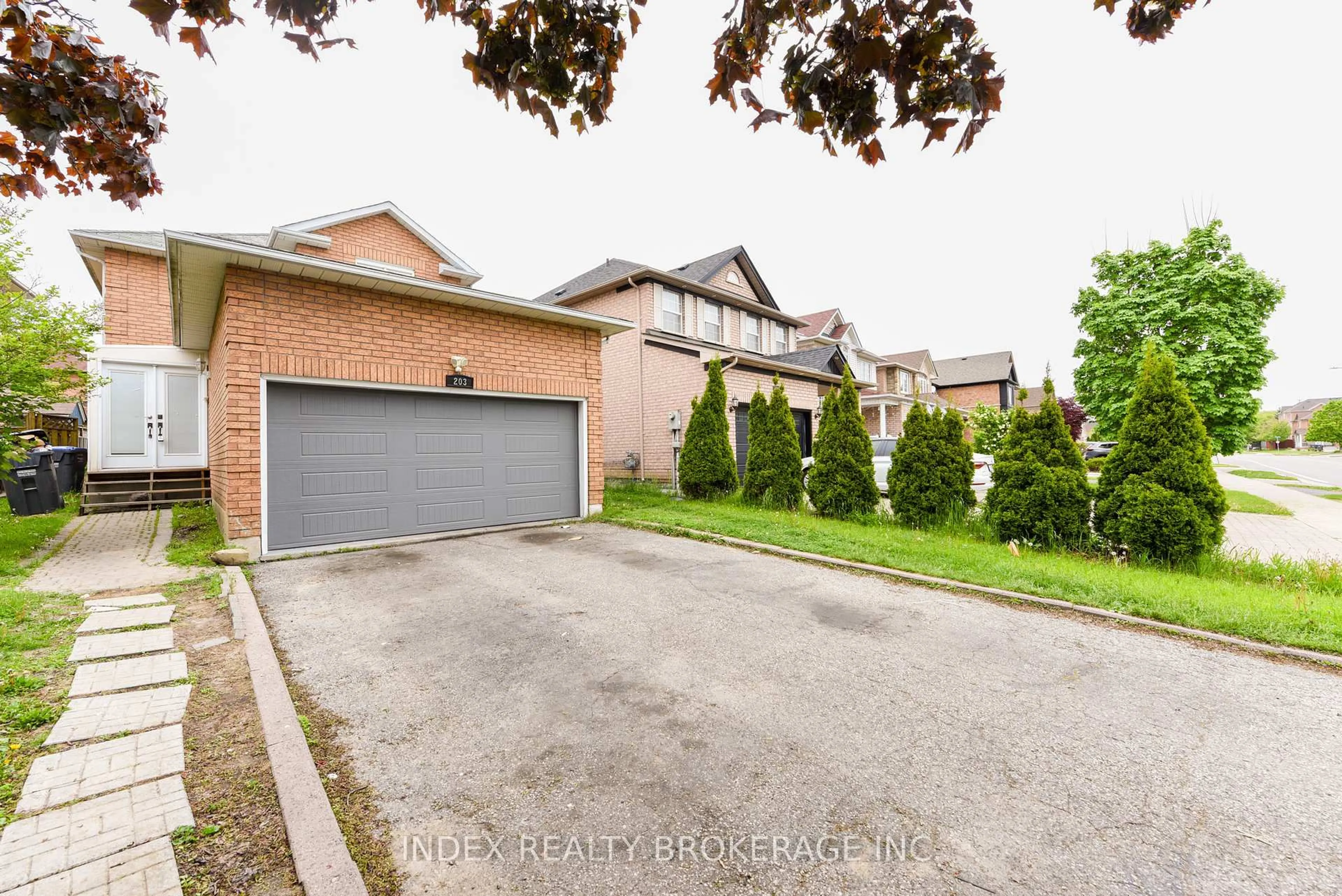 A pic from outside/outdoor area/front of a property/back of a property/a pic from drone, street for 203 Richvale Dr, Brampton Ontario L6Z 4R6