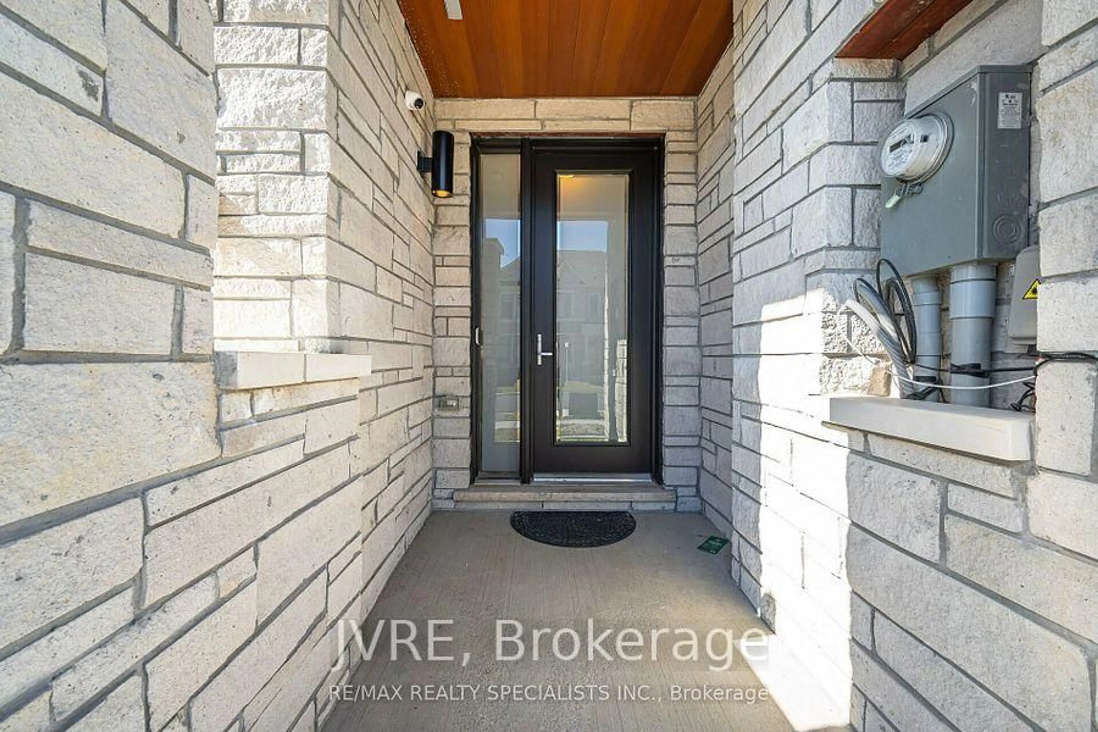 Indoor entryway for 128 Purple Sage Dr, Brampton Ontario L6P 4P4