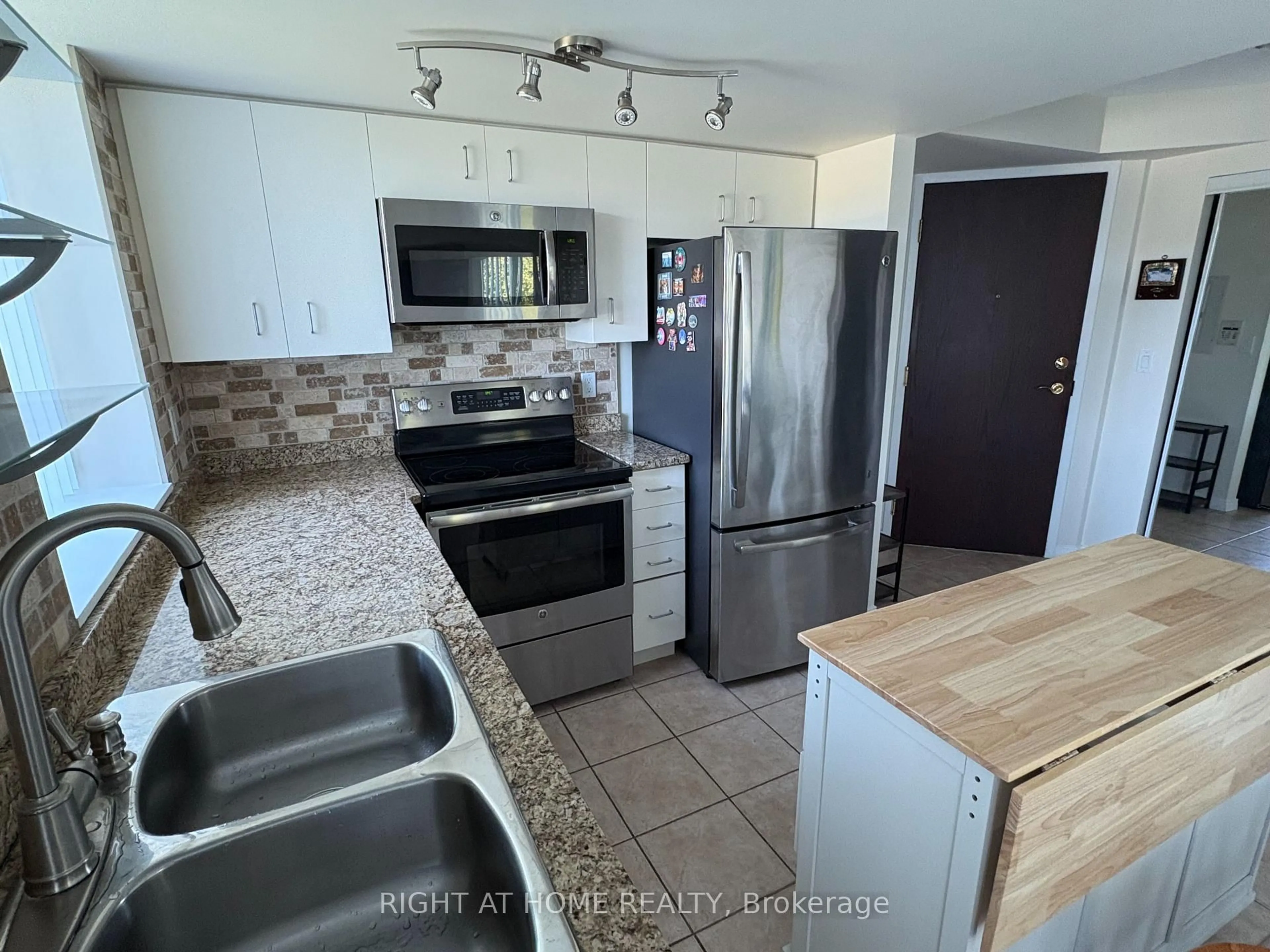 Unknown for 2565 Erin Centre Blvd #503, Mississauga Ontario L5M 6Z8