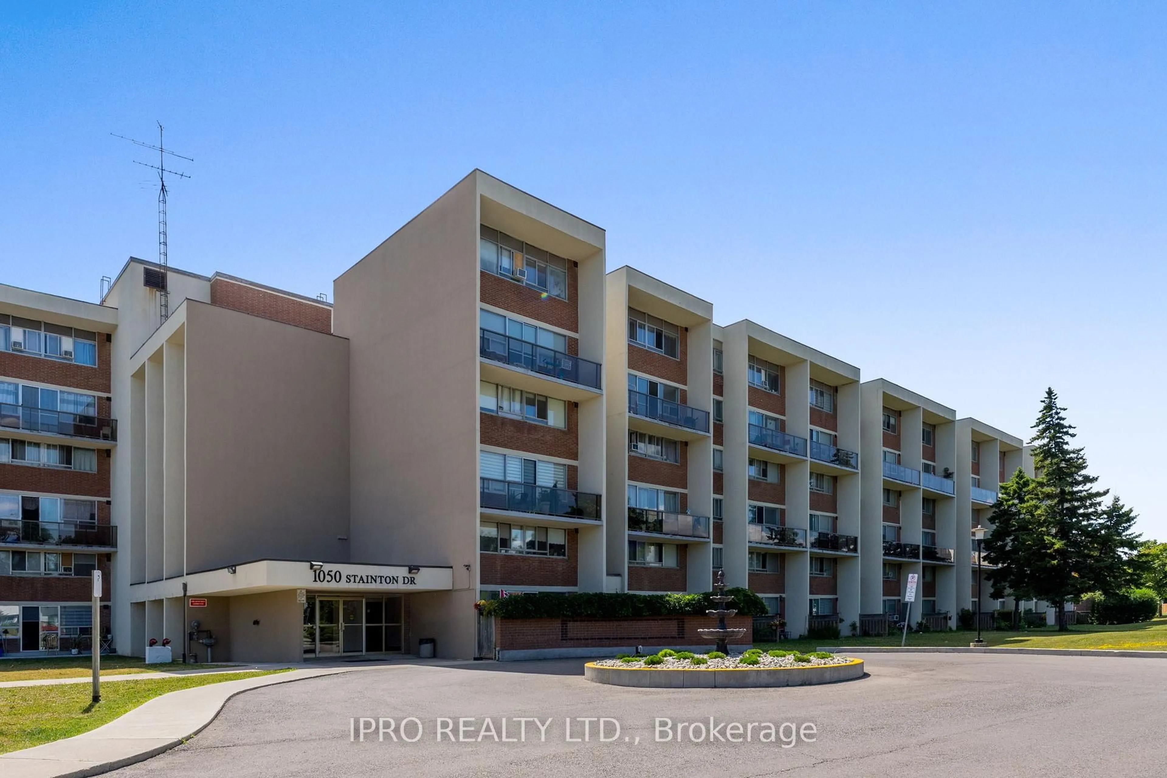 Patio, building for 1050 Stainton Dr #319, Mississauga Ontario L5C 2T7