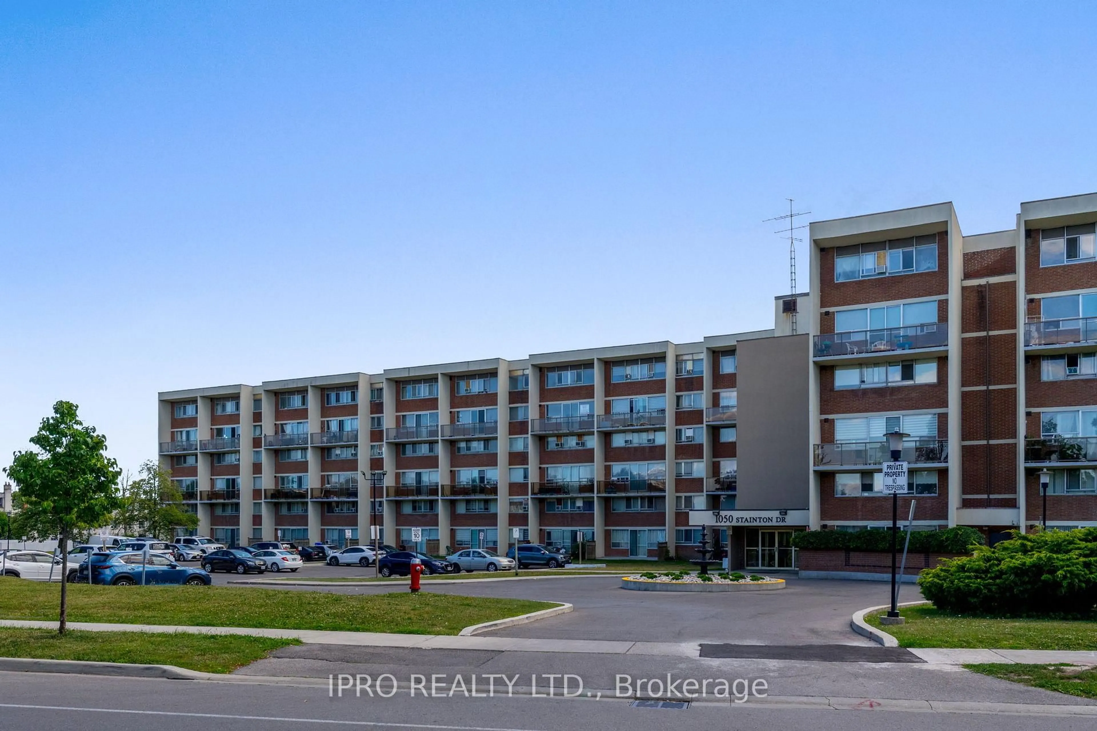 A pic from outside/outdoor area/front of a property/back of a property/a pic from drone, building for 1050 Stainton Dr #319, Mississauga Ontario L5C 2T7