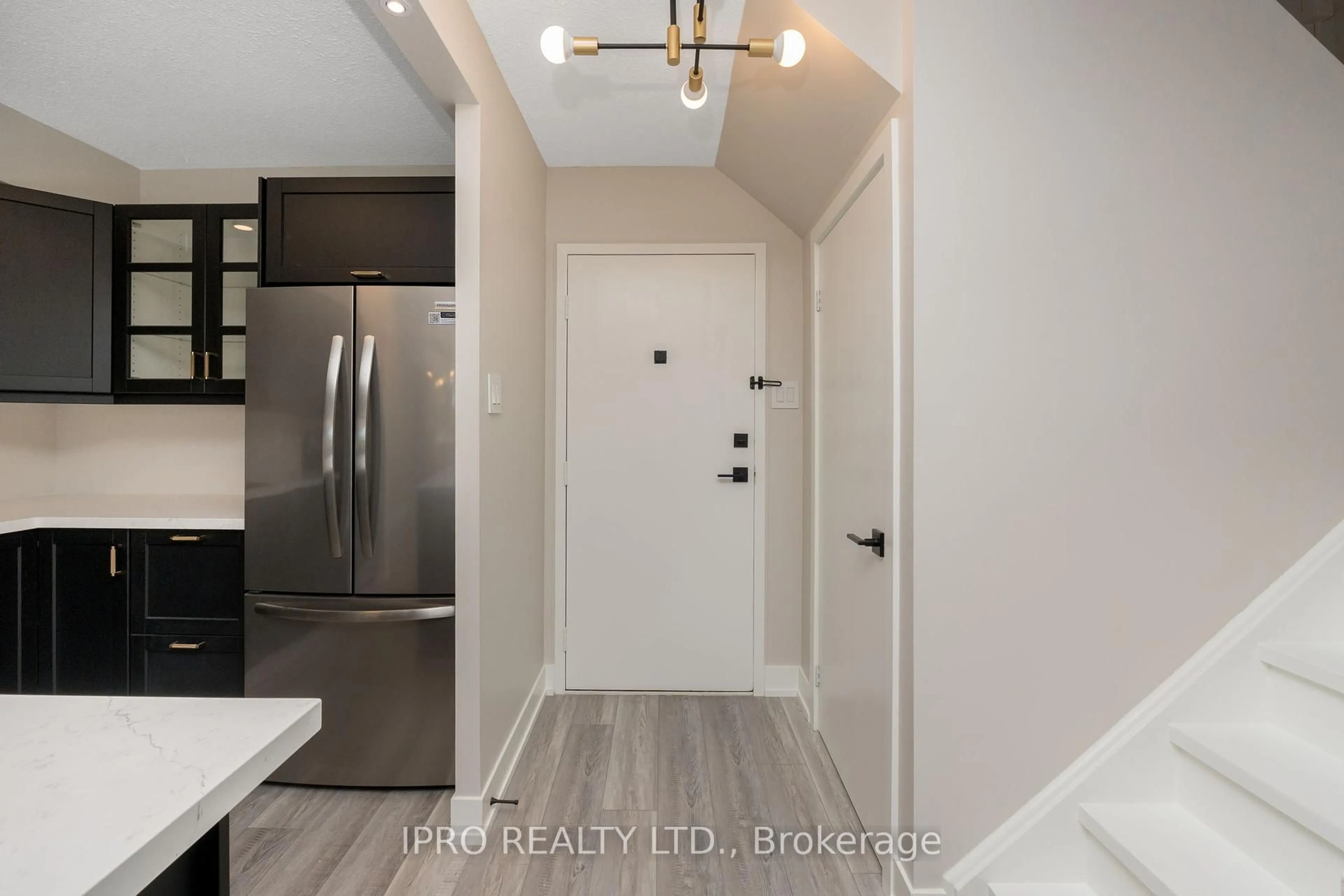 Indoor entryway for 1050 Stainton Dr #319, Mississauga Ontario L5C 2T7